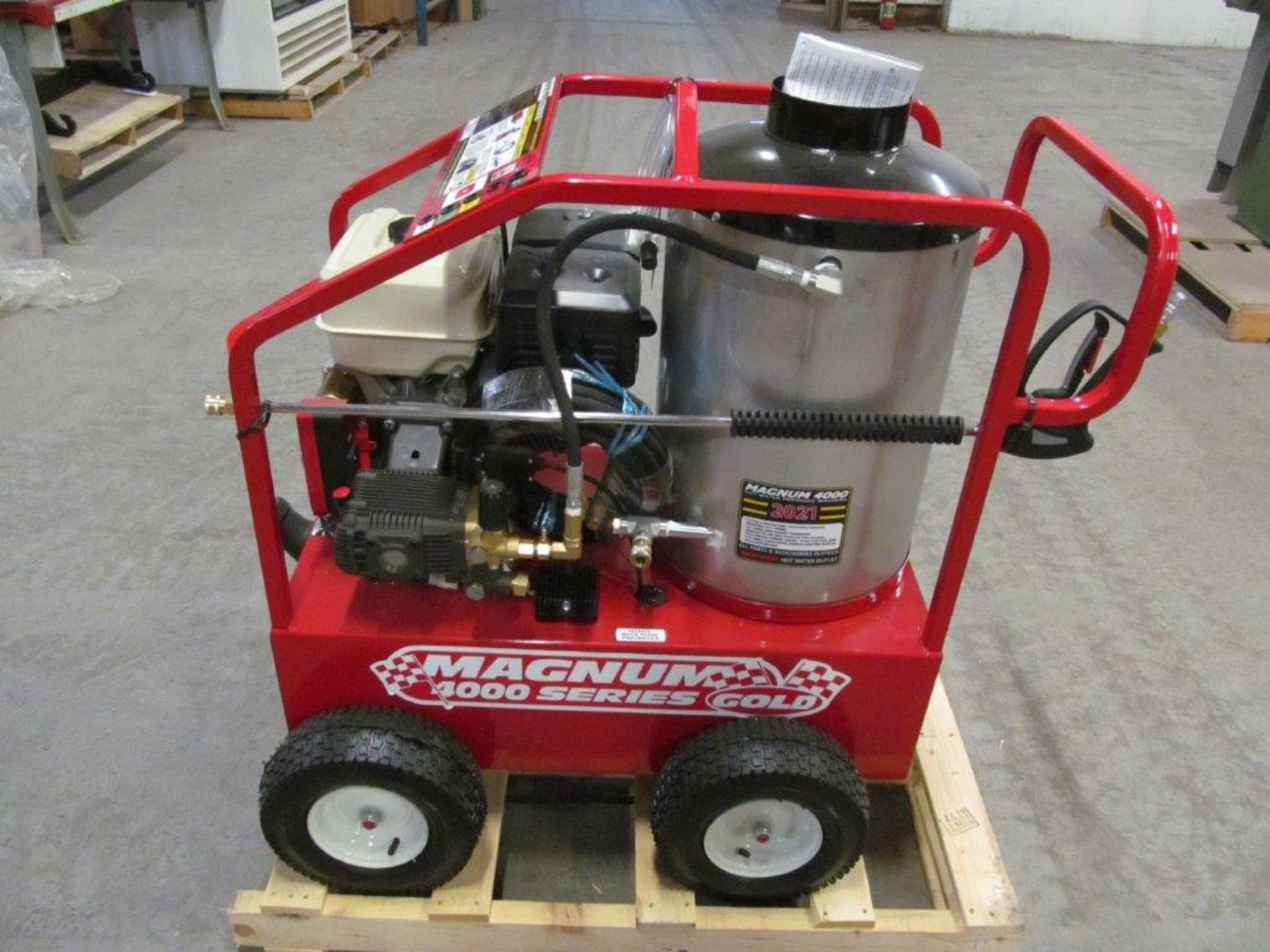 BRAND NEW EASY-KLEEN HOT WATER PRESSURE WASHER MODEL MAGNUM GOLD, LOCATION: HAWKESBURY, ONTARIO