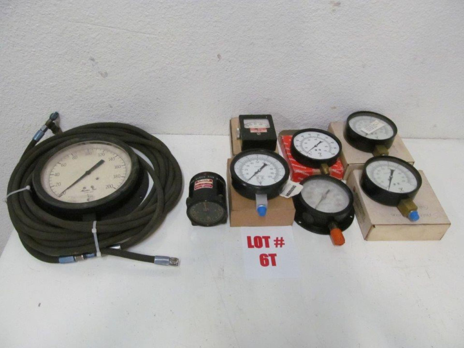 (LOT) ASSORTED PRESSURE GAUGES