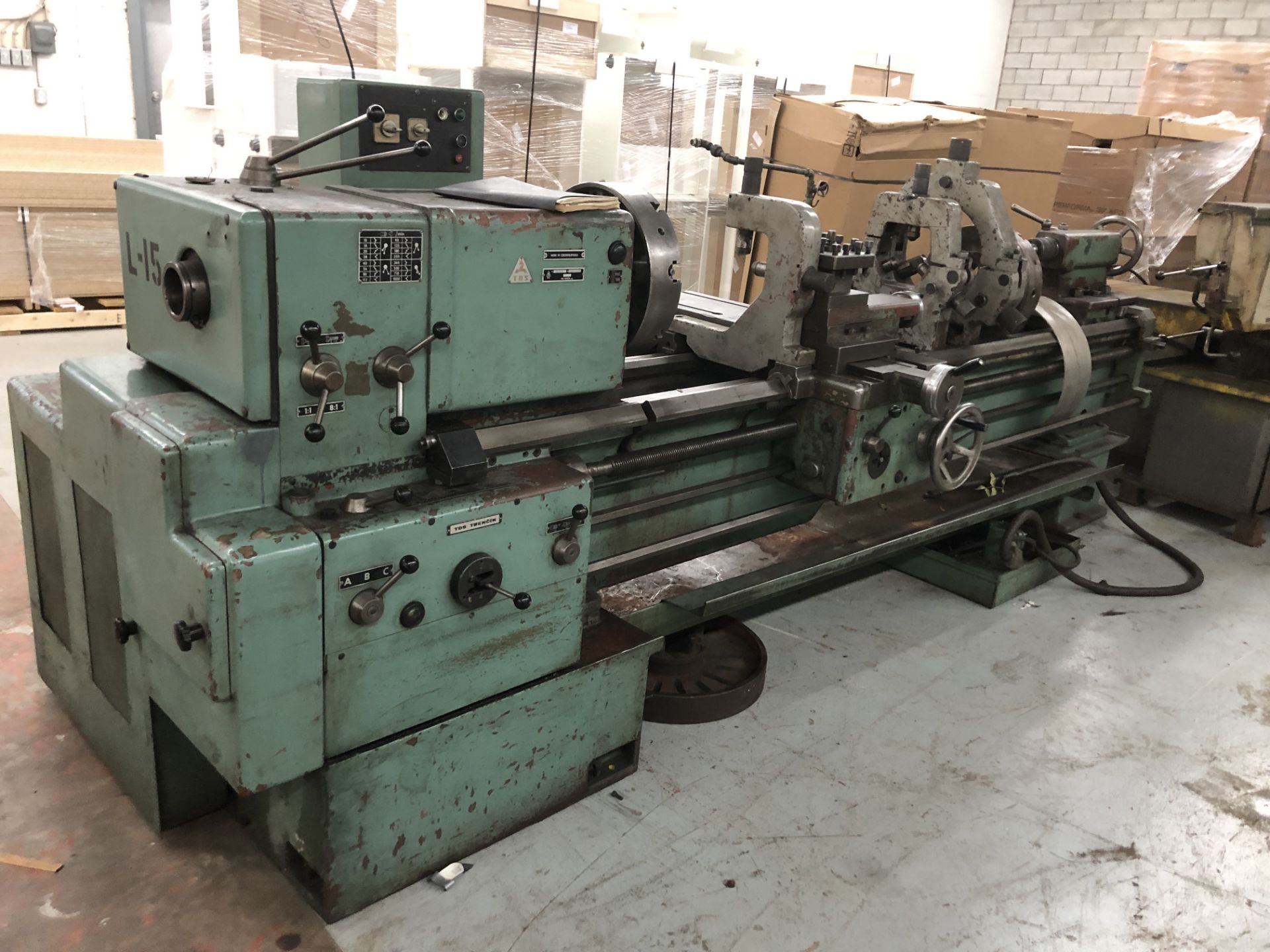 HEAVY DUTY ENGINE LATHE 22'' SWING X 80'' CENTERS, MODEL TOS SN55B. 3'' SPINDLE BORE, - Image 4 of 7