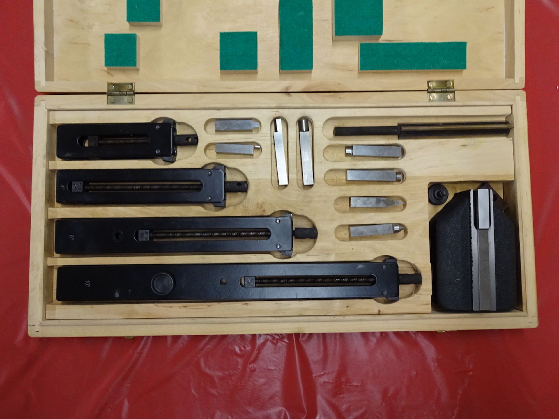 MITUTOYO 14-PIECE GAGE BLOCK ACCESSORY KIT