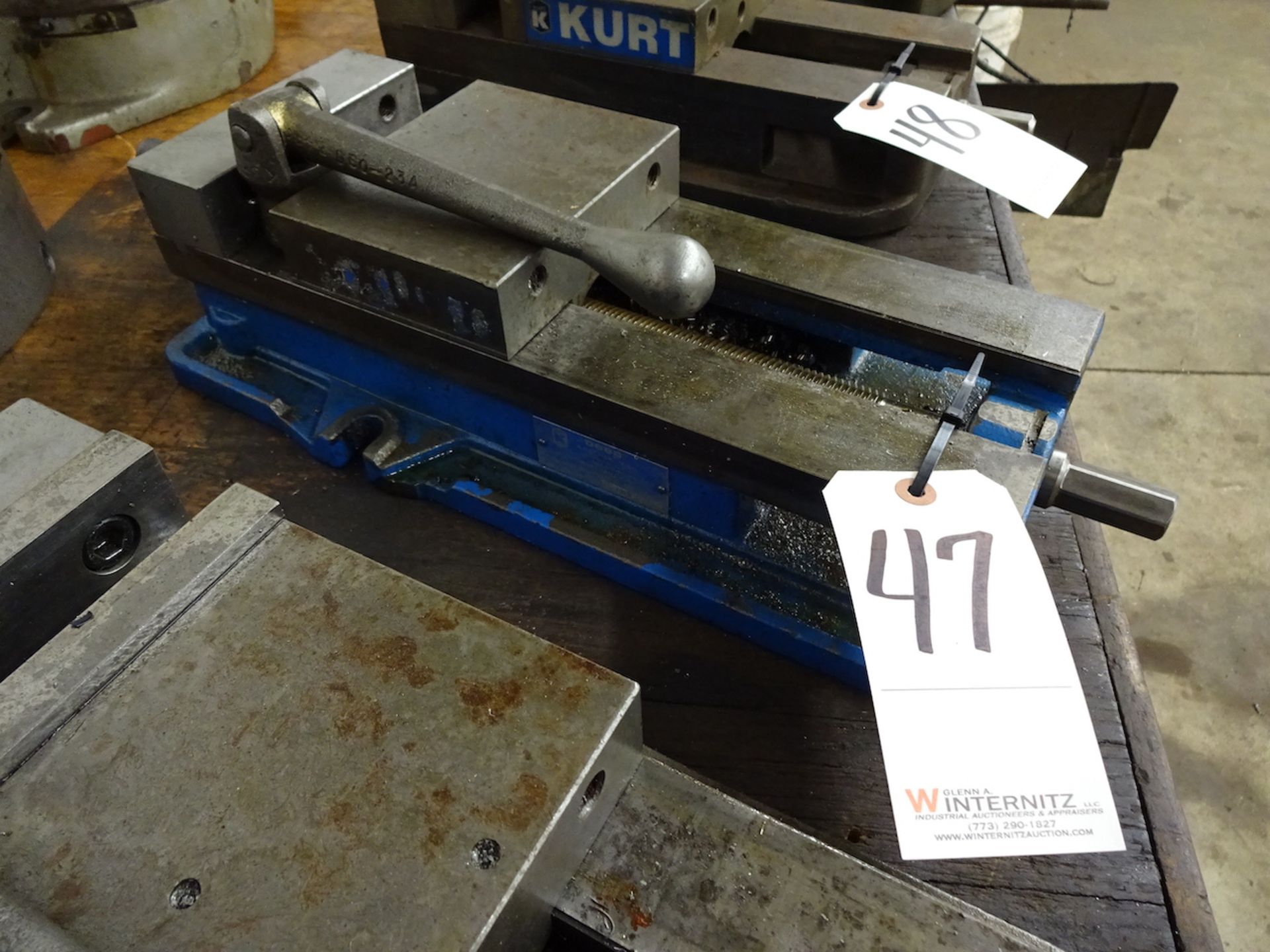 KURT 6 IN. MODEL D688 MACHINE VISE