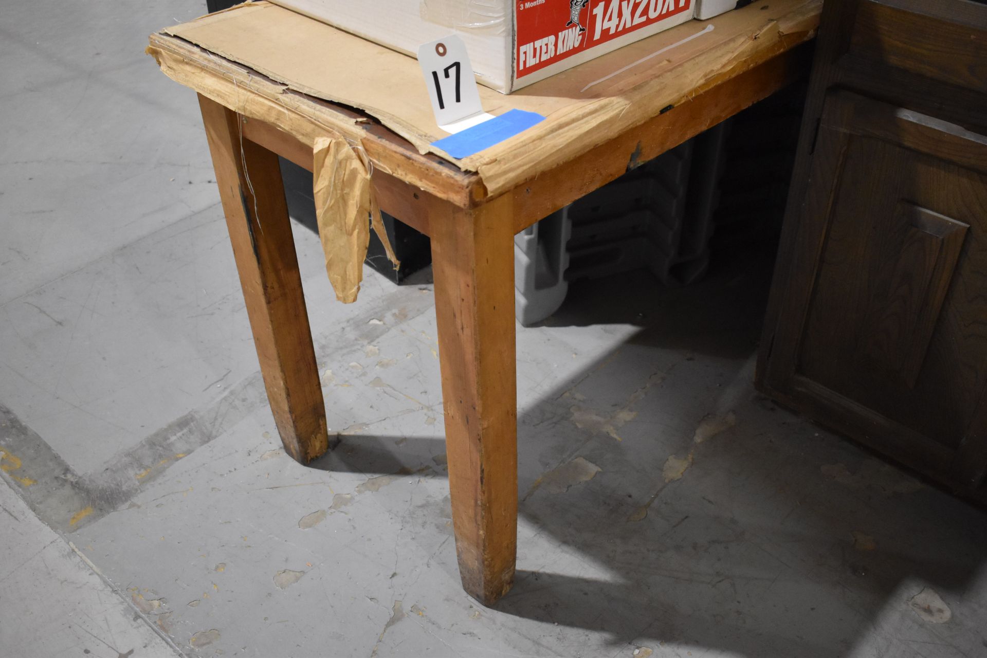 WOOD TABLE (NO CONTENTS)