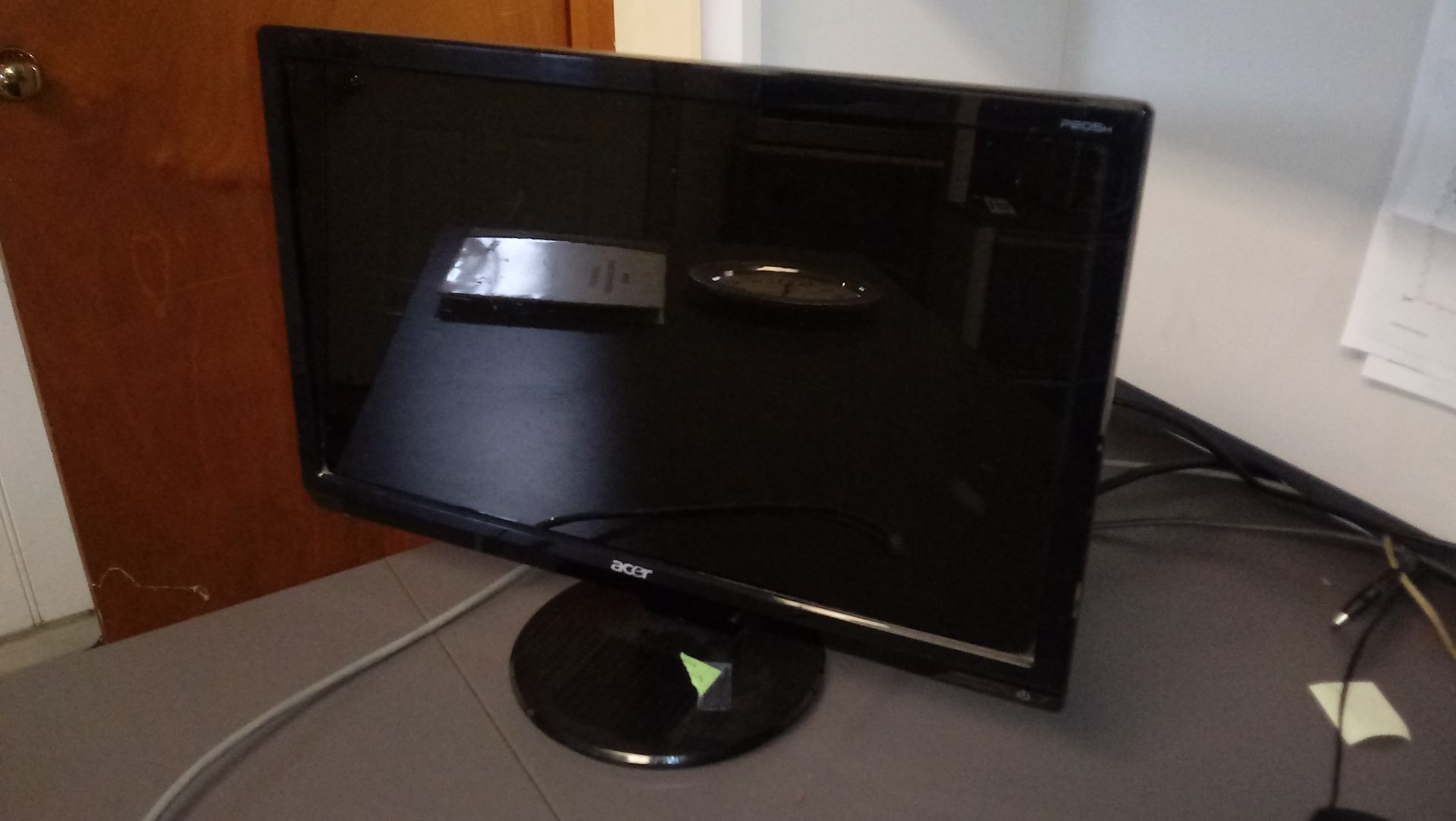 LOT: Acer Flat Screen Monitor, Epson Model ET-4750 Printer, Staples Paper Shredder