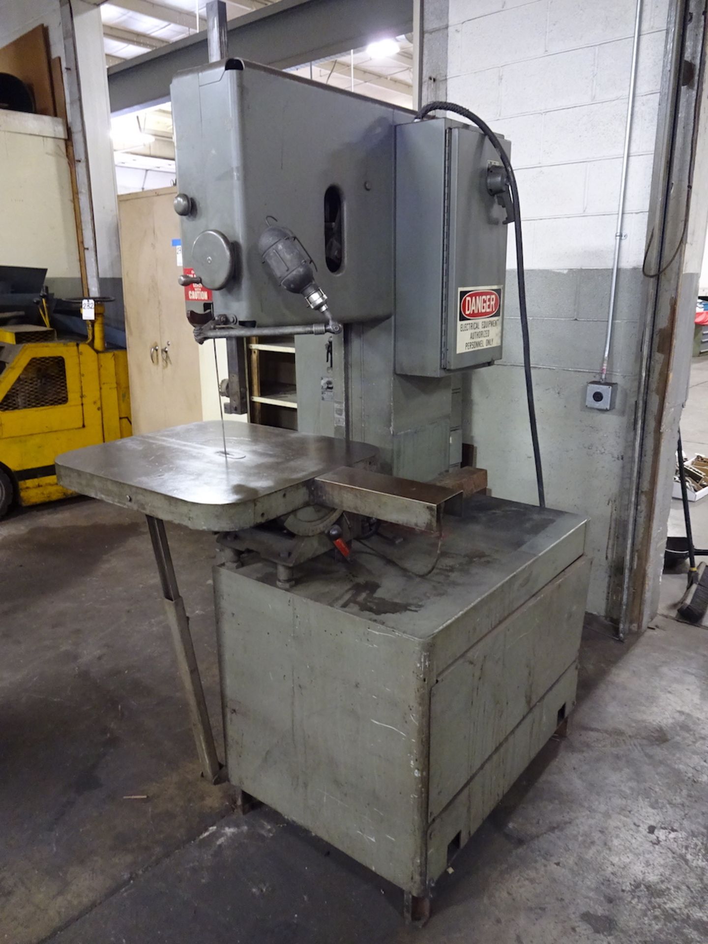 Grob 18 in. Model 4V-18 Vertical Band Saw, S/N 4385 (1983), 28 in. x 24 in. Tilting Table, Blade - Image 2 of 2