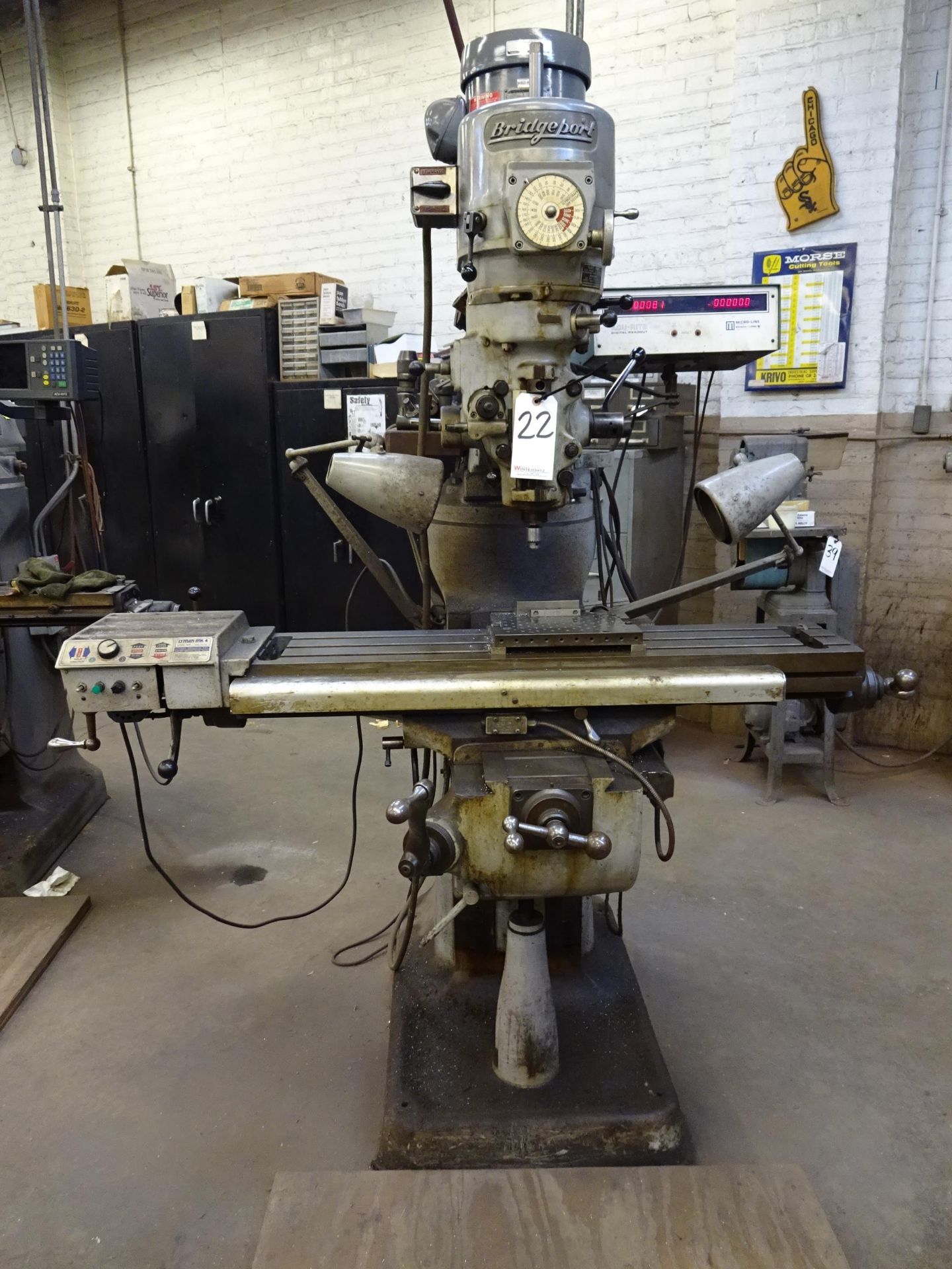 BRIDGEPORT 1-1/2HP VARIABLE SPEED VERTICAL MILLING MACHINE: S/N 162516,