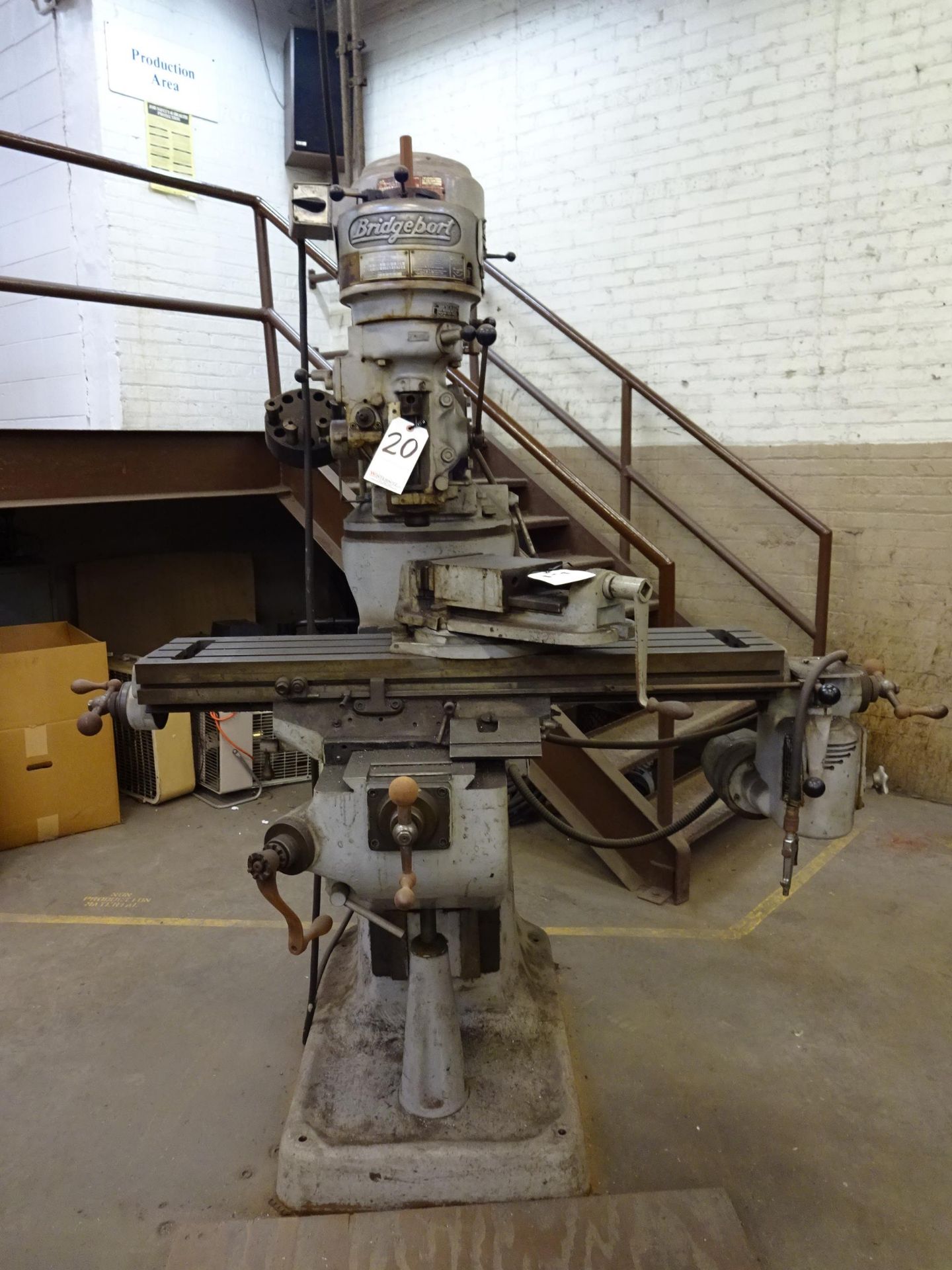 BRIDGEPORT 1HP VERTICAL MILLING MACHINE: S/N47121, 80-2720 RPM, 9 X 42 T-SLOT TABLE, POWER FEED