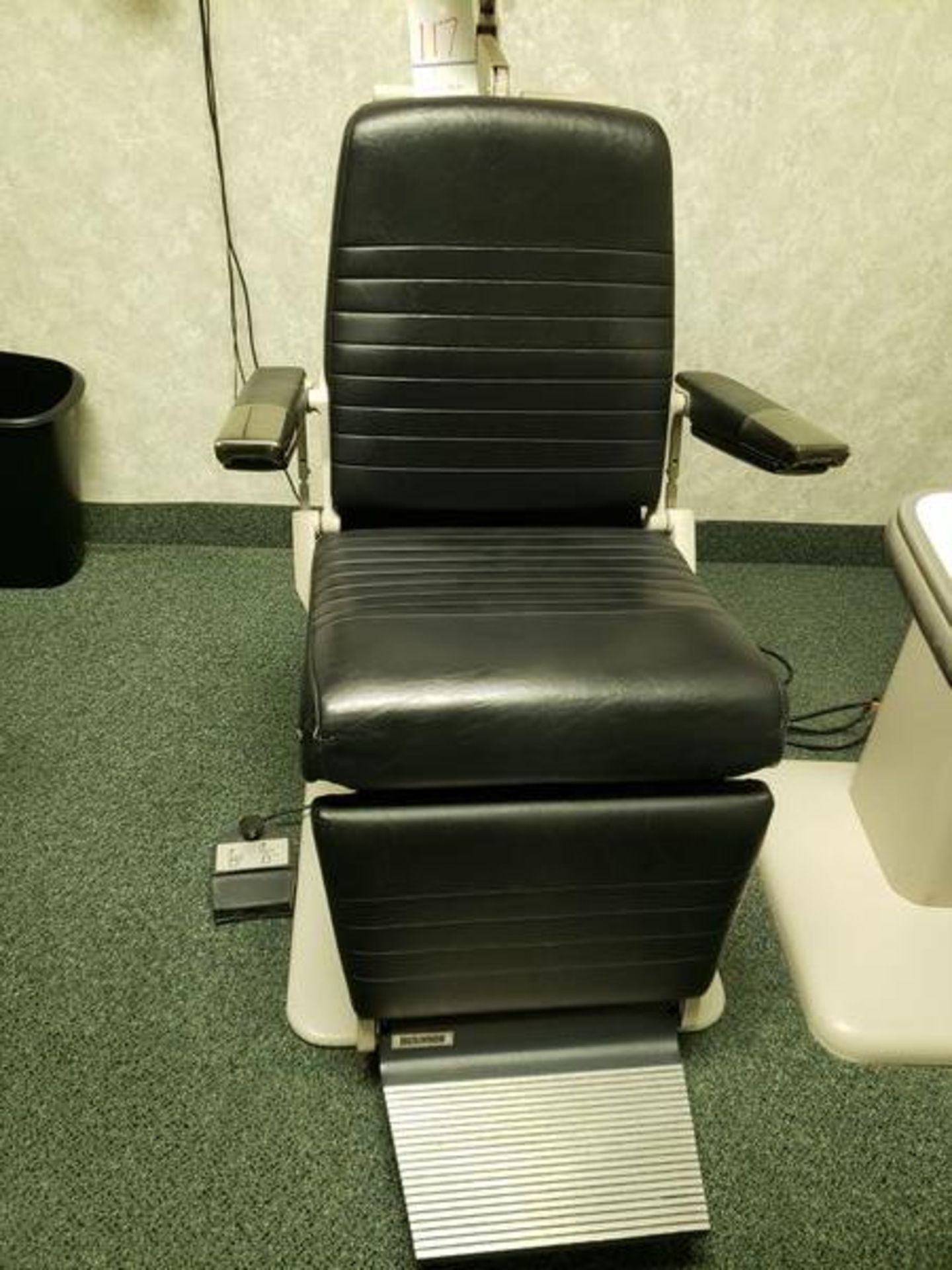 RELIANCE OPTICAL CHAIR MODEL 6200L - Image 4 of 5