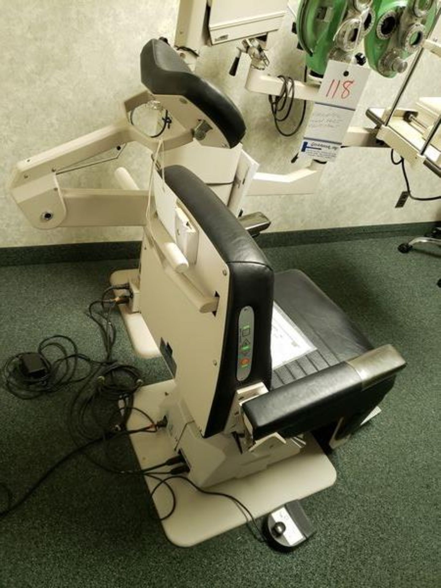 RELIANCE OPTICAL CHAIR MODEL 6200L - Image 3 of 5
