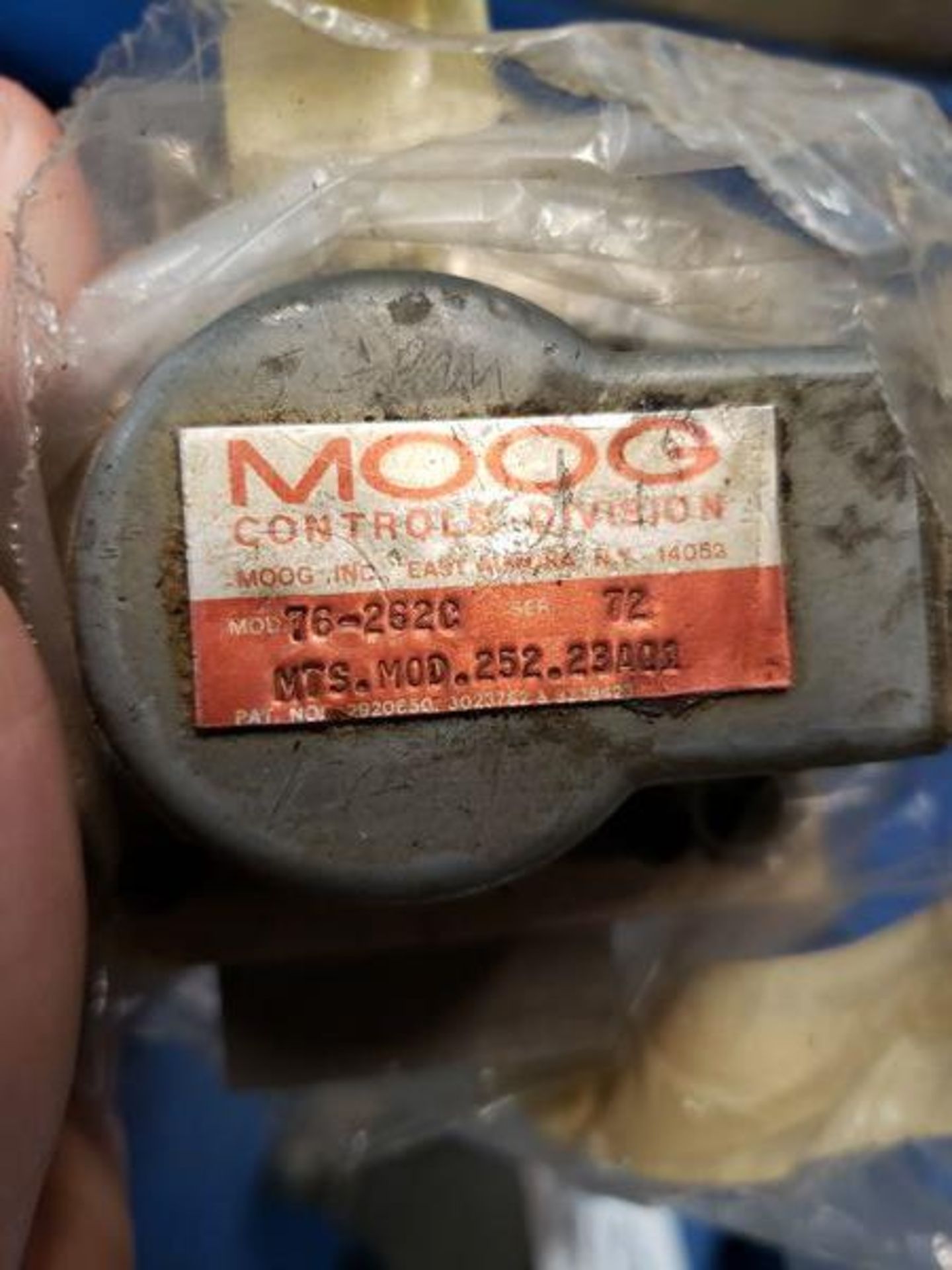 LOT OF 2 MOOG VALVES - Image 3 of 4