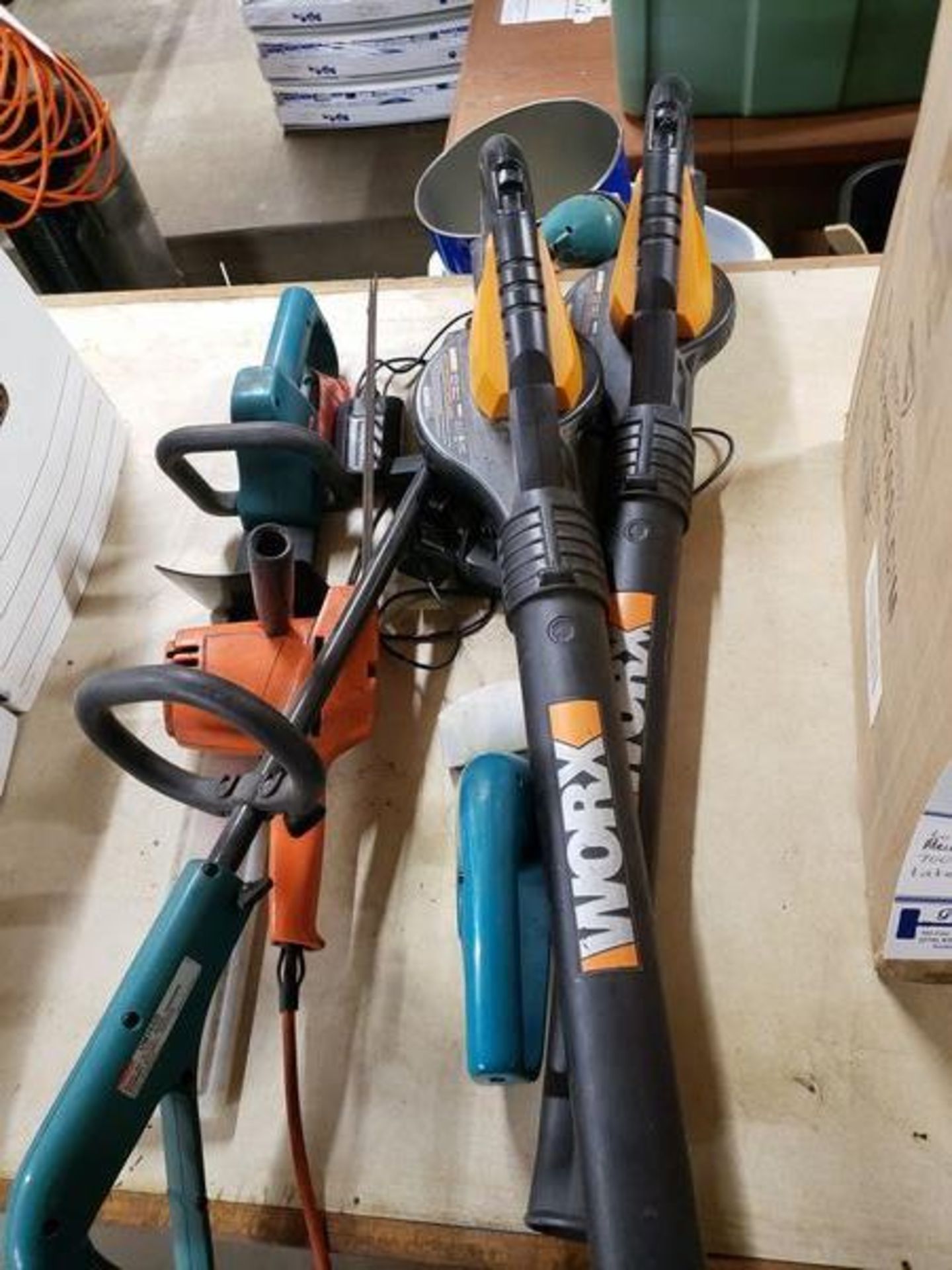 LOT OF ASSORTED ELECTRIC YARD TOOLS - Image 2 of 2