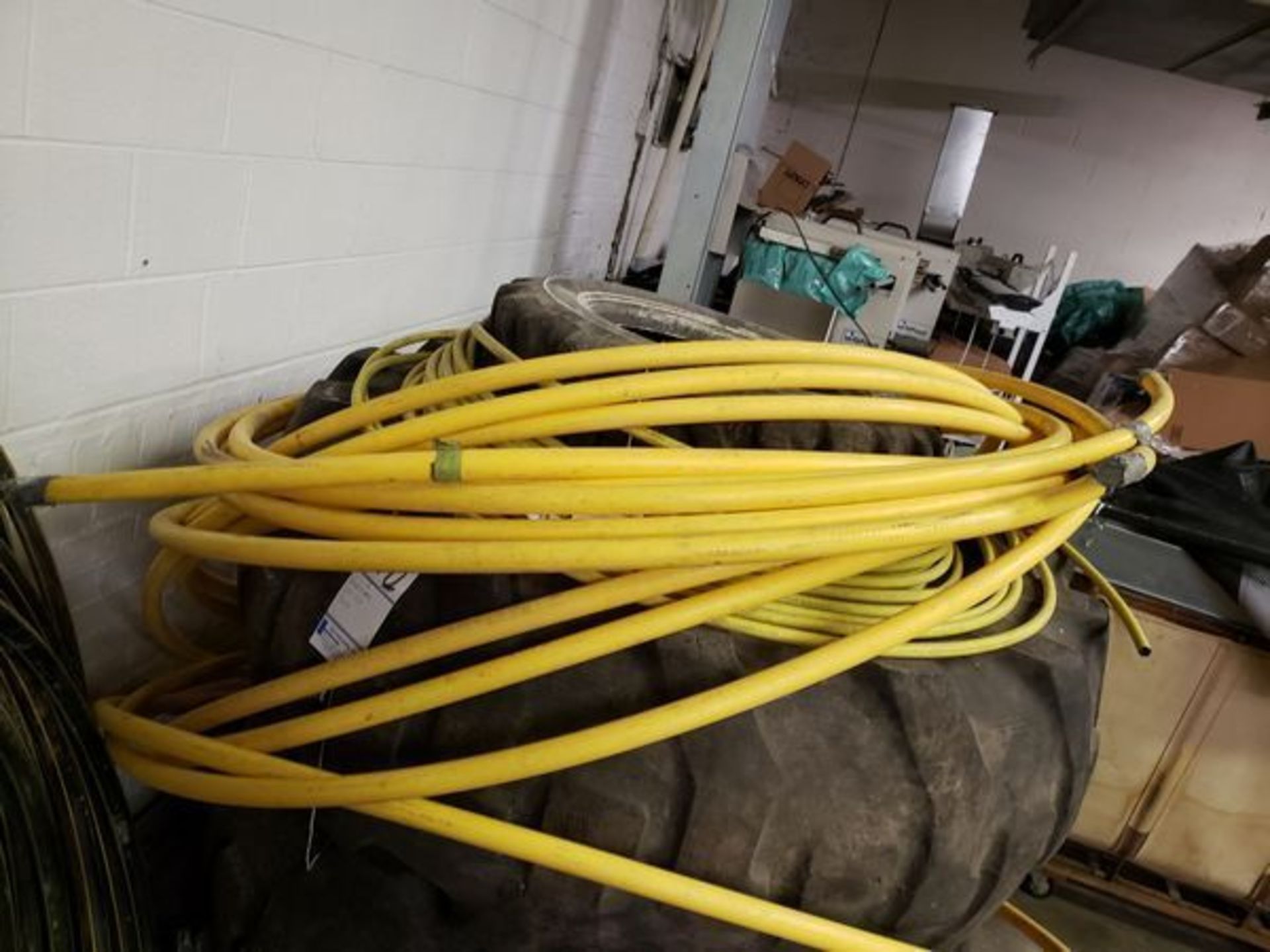 LOT OF FLEX YELLOW GAS TUBE