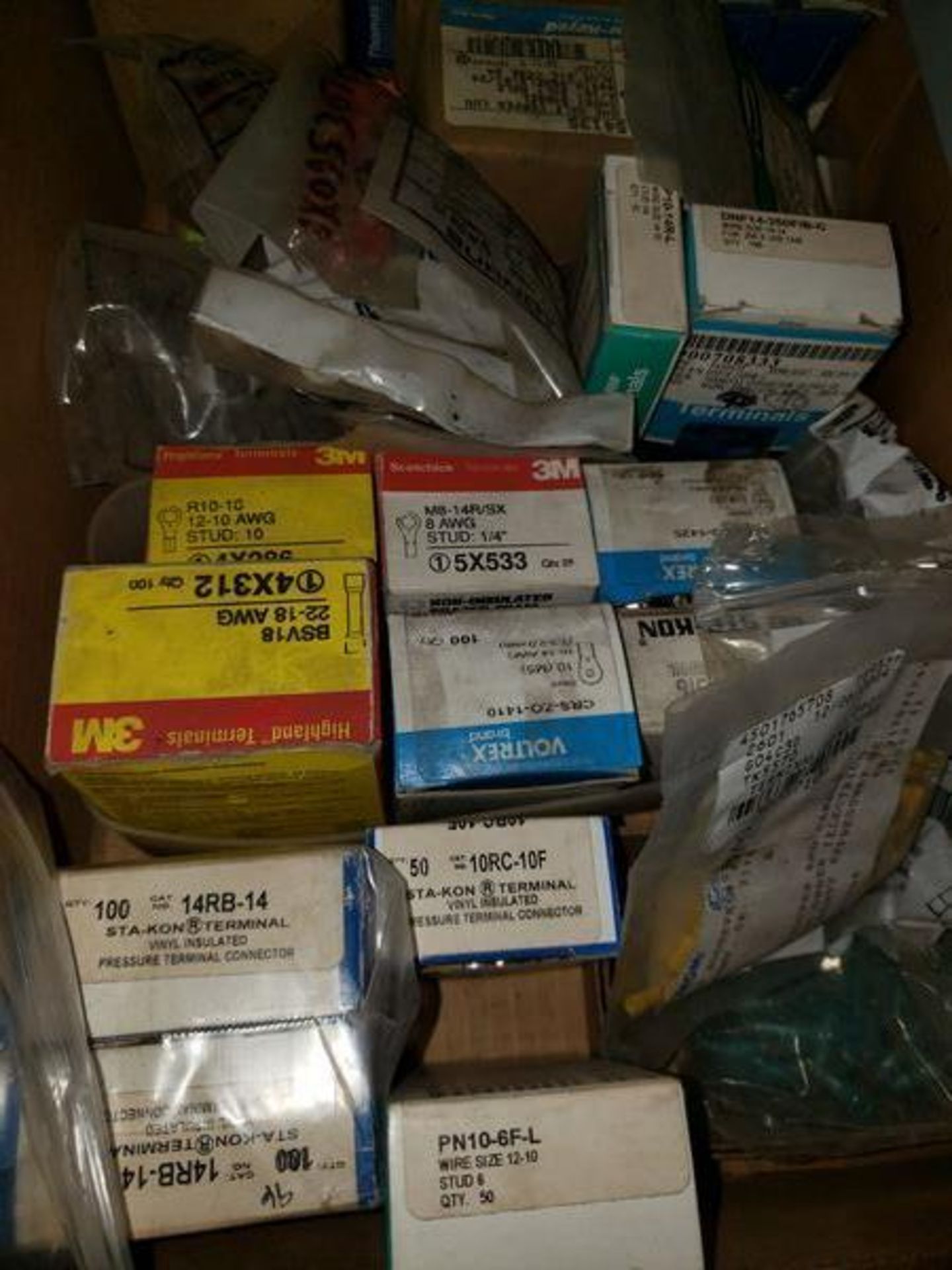 LOT OF ASSORTED TERMINALS AND LUGS WITH METAL SORTER CASE - Image 4 of 6