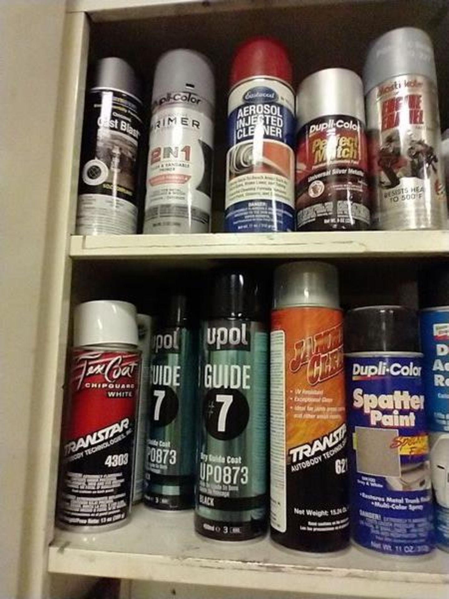 LOT OF NEW AND USED CANS OF SPRAY PAINT