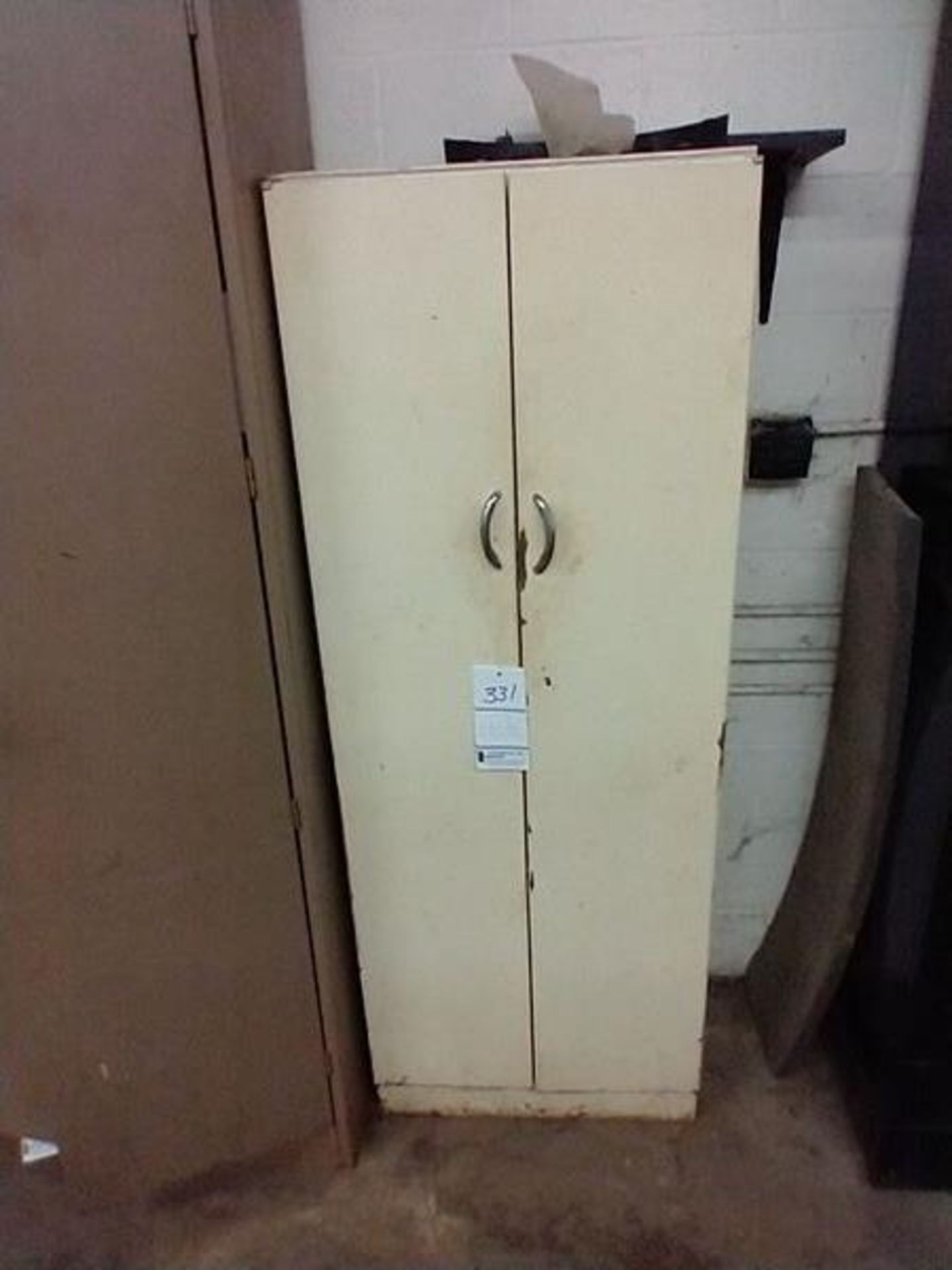 2 DOOR METAL STORAGE CABINET - Image 2 of 3