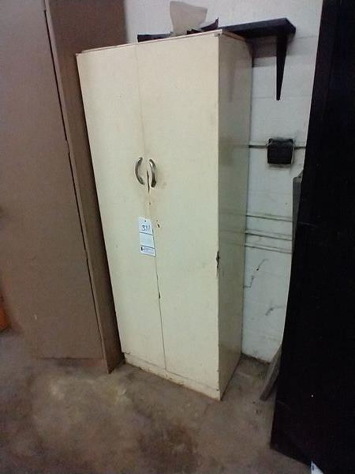 2 DOOR METAL STORAGE CABINET