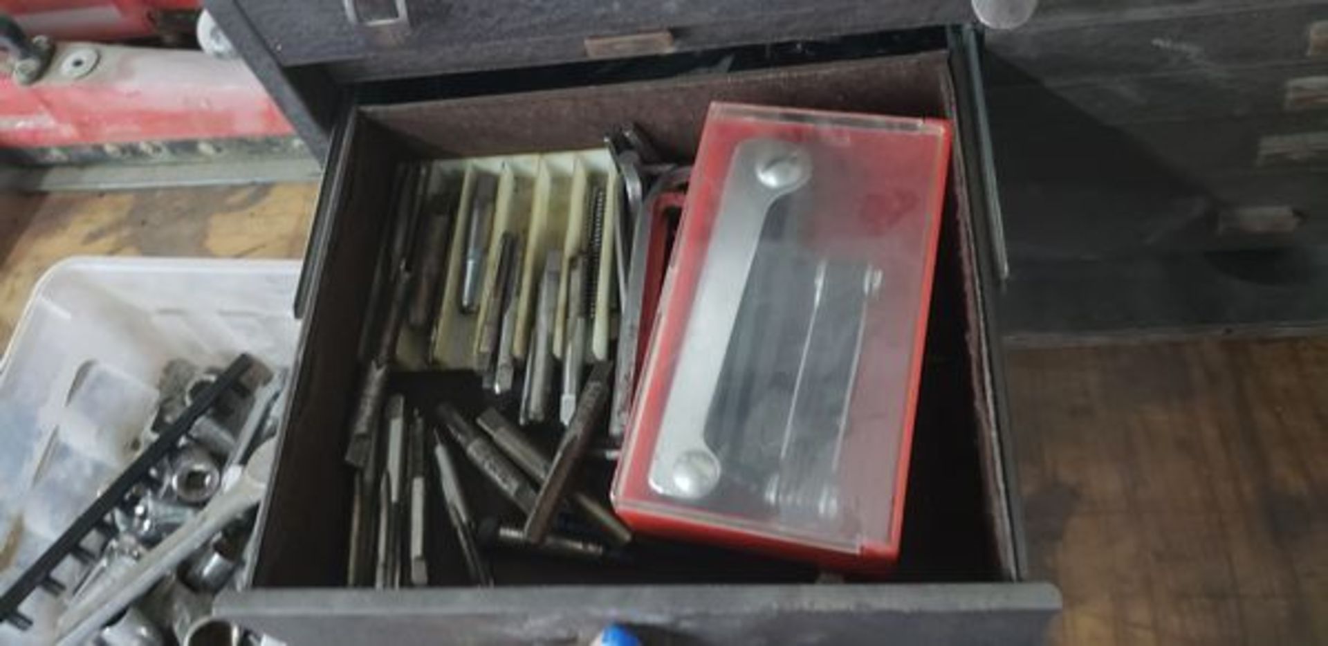 KENNEDY MACHINIST TOOL CHEST WITH CONTENTS - Image 6 of 11