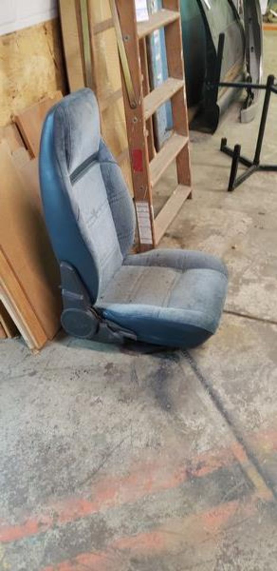 BLUE BUCKET SEAT - Image 2 of 2