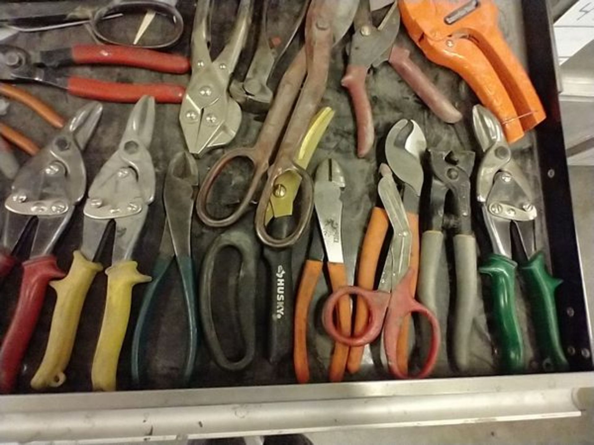 ASSORTED SNIPS AND OTHER TOOLS - Image 6 of 7