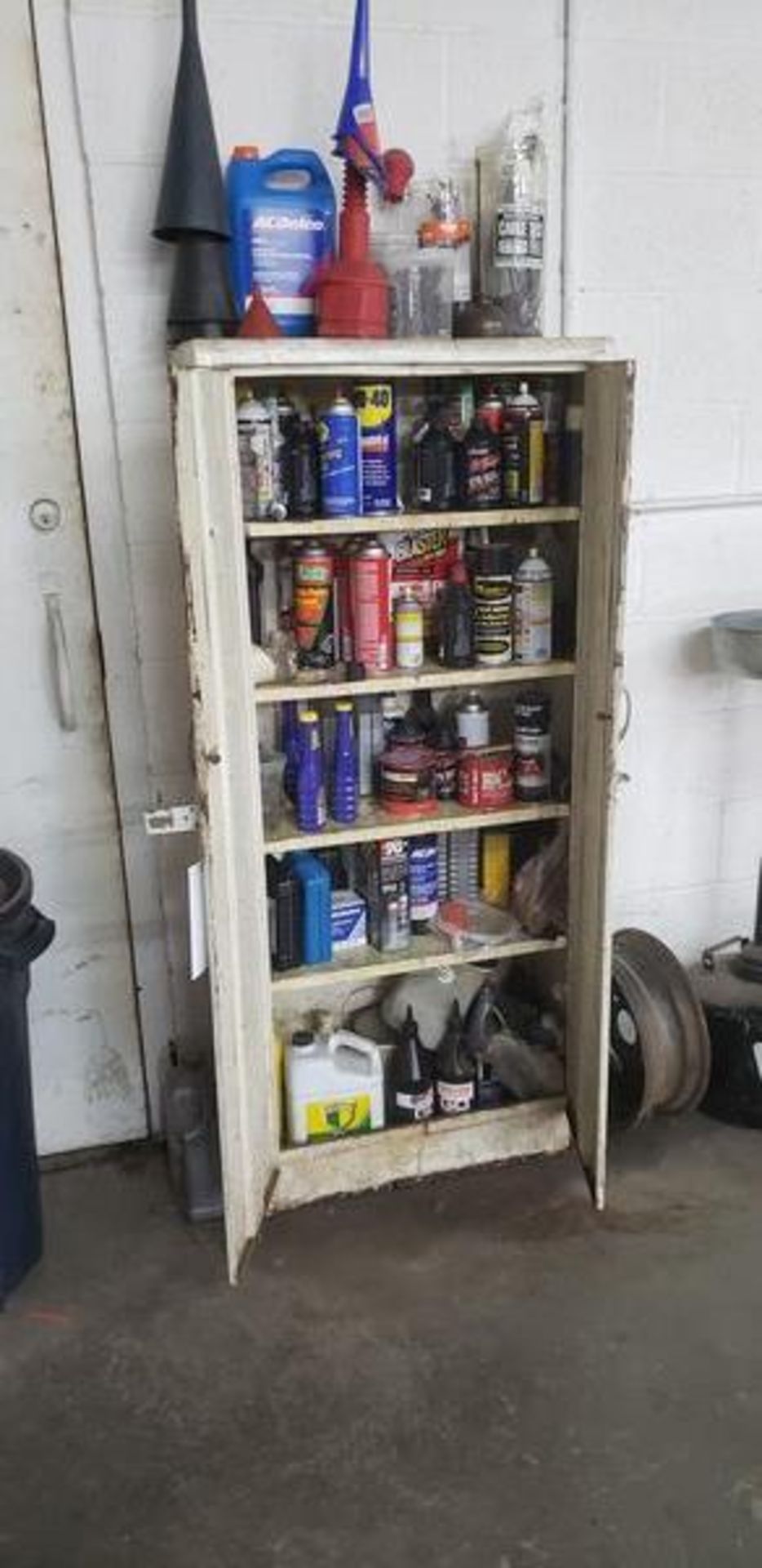 CABINET WITH CONTENTS