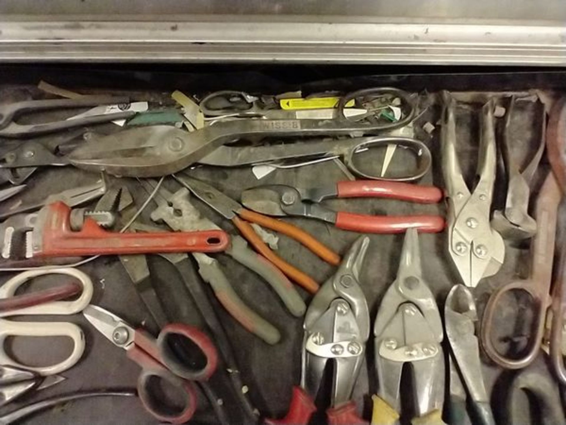 ASSORTED SNIPS AND OTHER TOOLS - Image 4 of 7