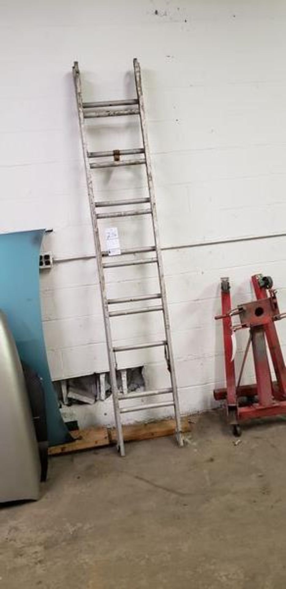 12' EXTENSION LADDER