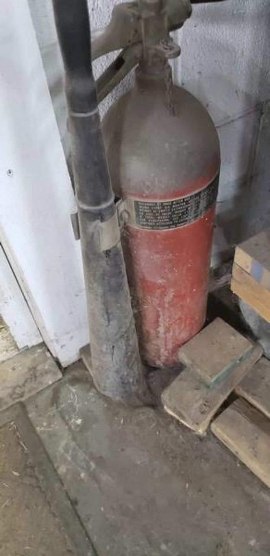 VINTAGE FIRE EXTINGUISHER - Image 2 of 2