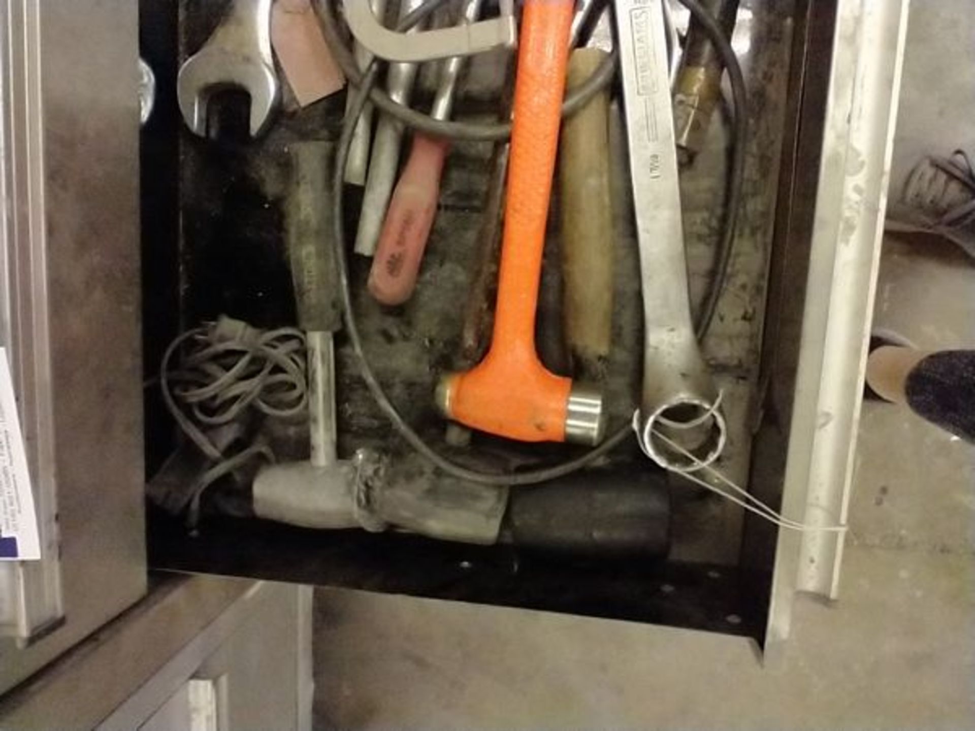 ASSORTED TOOLS IN DRAWER - Image 2 of 5