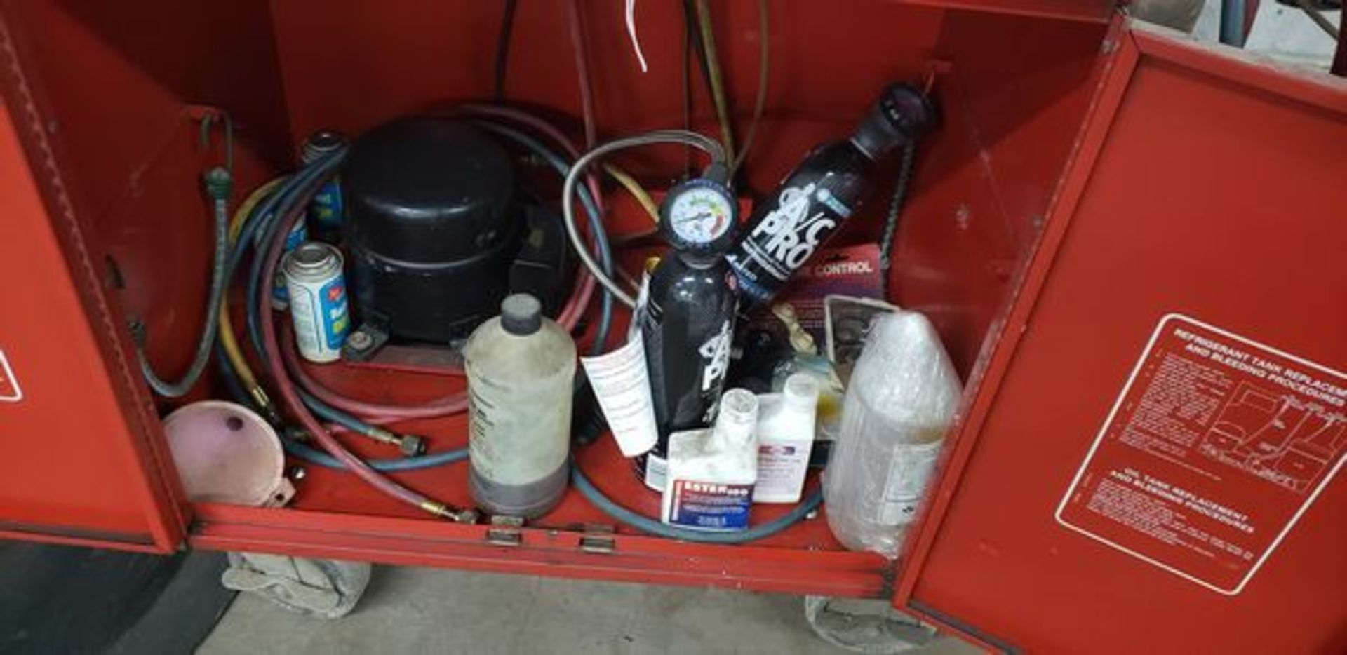 SNAP ON ACT2000 REFRIGERANT RECYCLING RECOVERY SYSTEM PLUS CONTENTS OF CABINET - Image 4 of 4