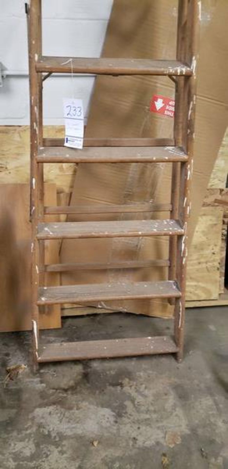 12' WOODEN STEP LADDER - Image 2 of 3