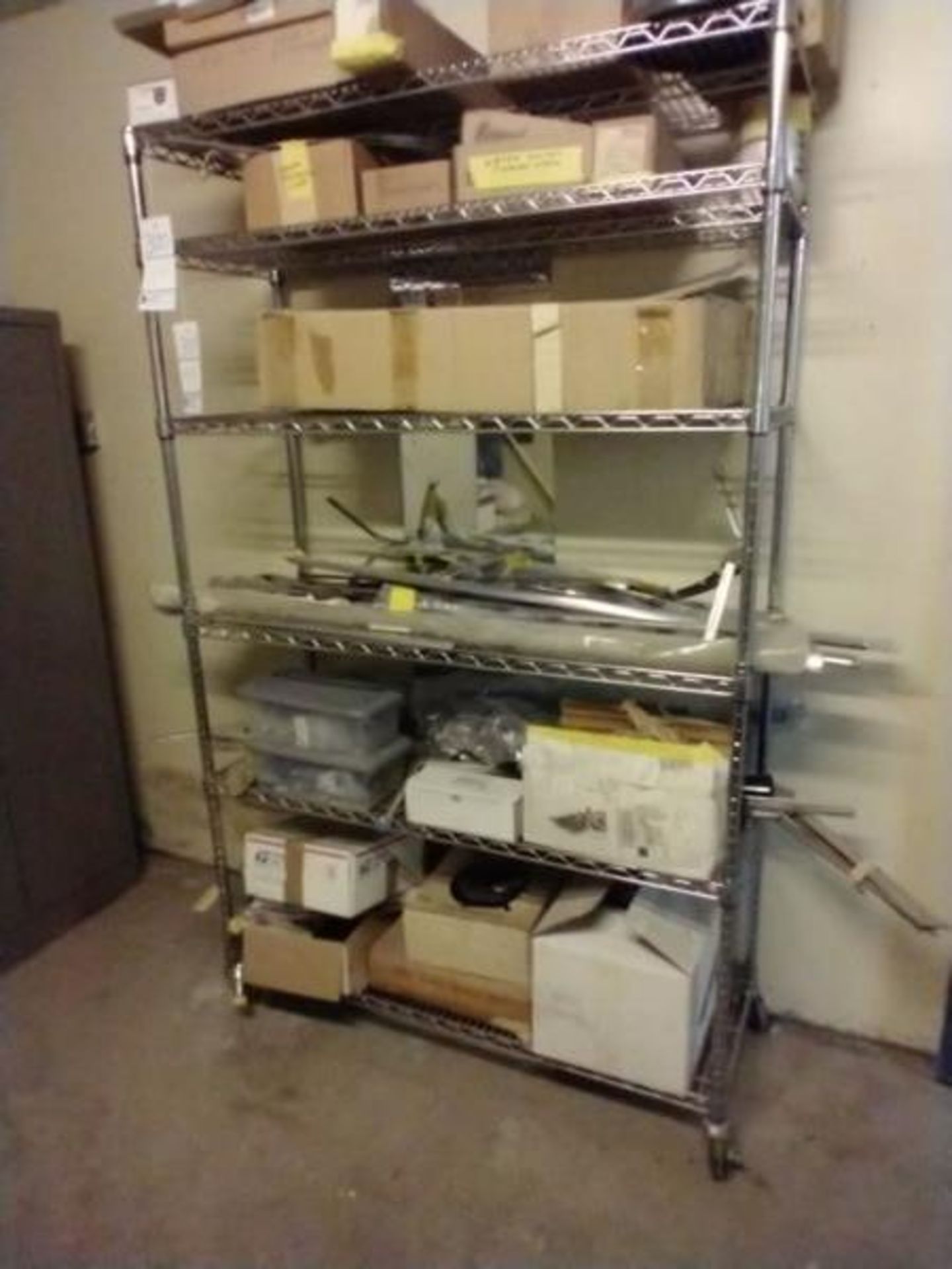 6 SHELF WIRE RACK ON CASTERS