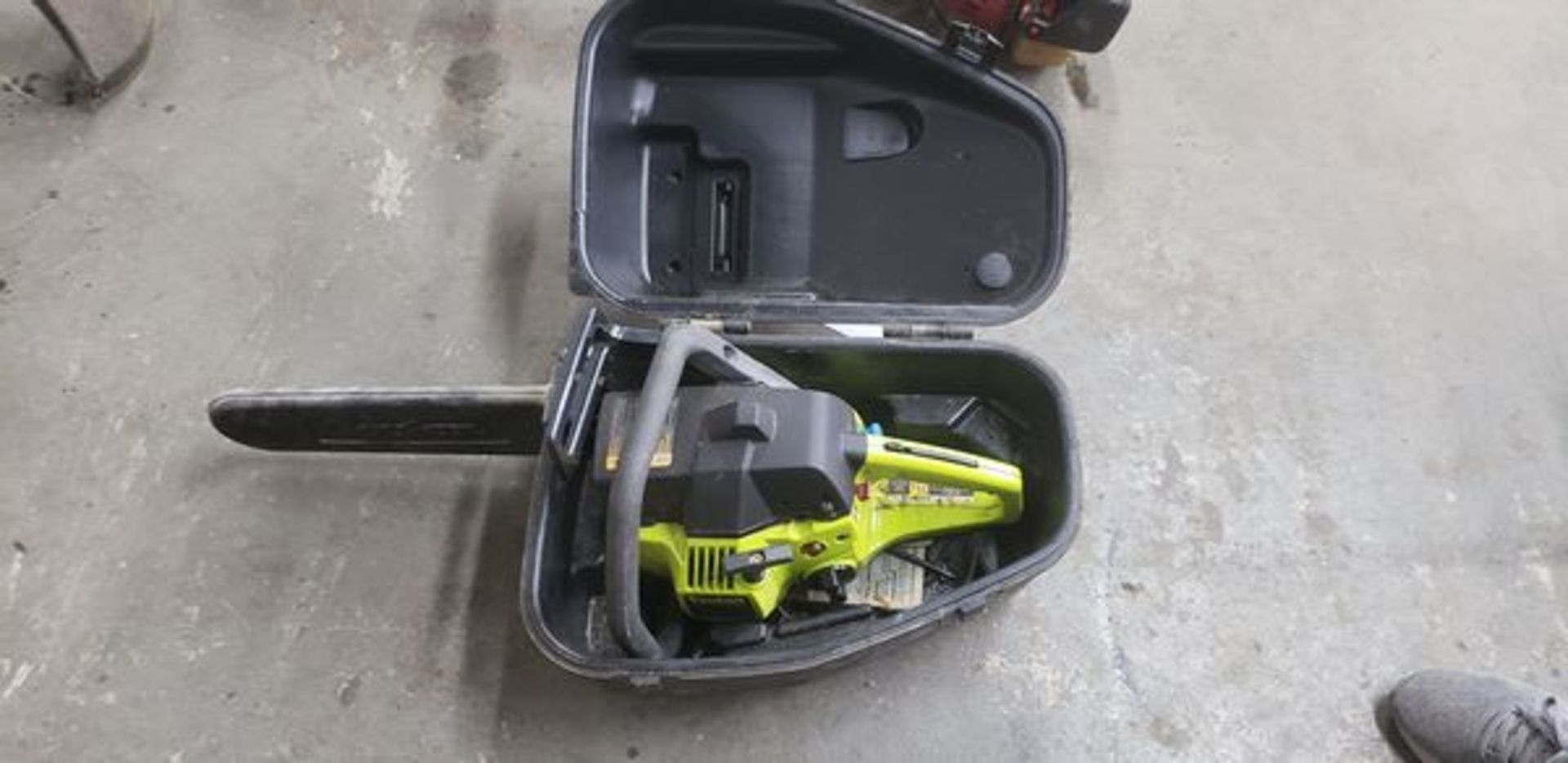 POULAN 2150 CHAIN SAW IN CASE