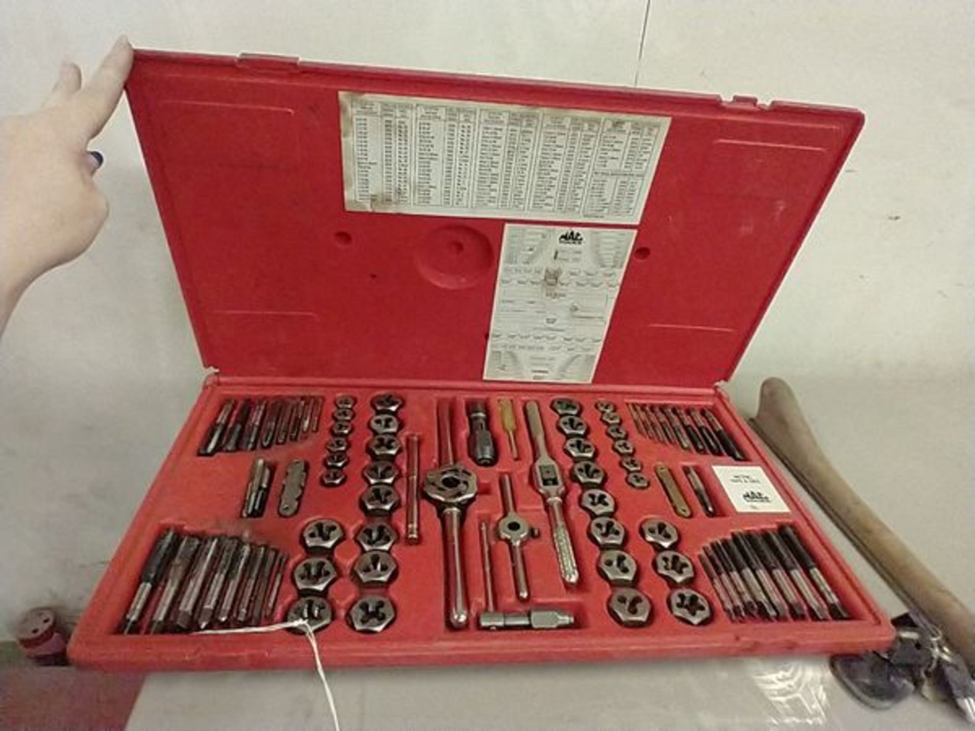 MAC 76PC TAP AND DIE SET