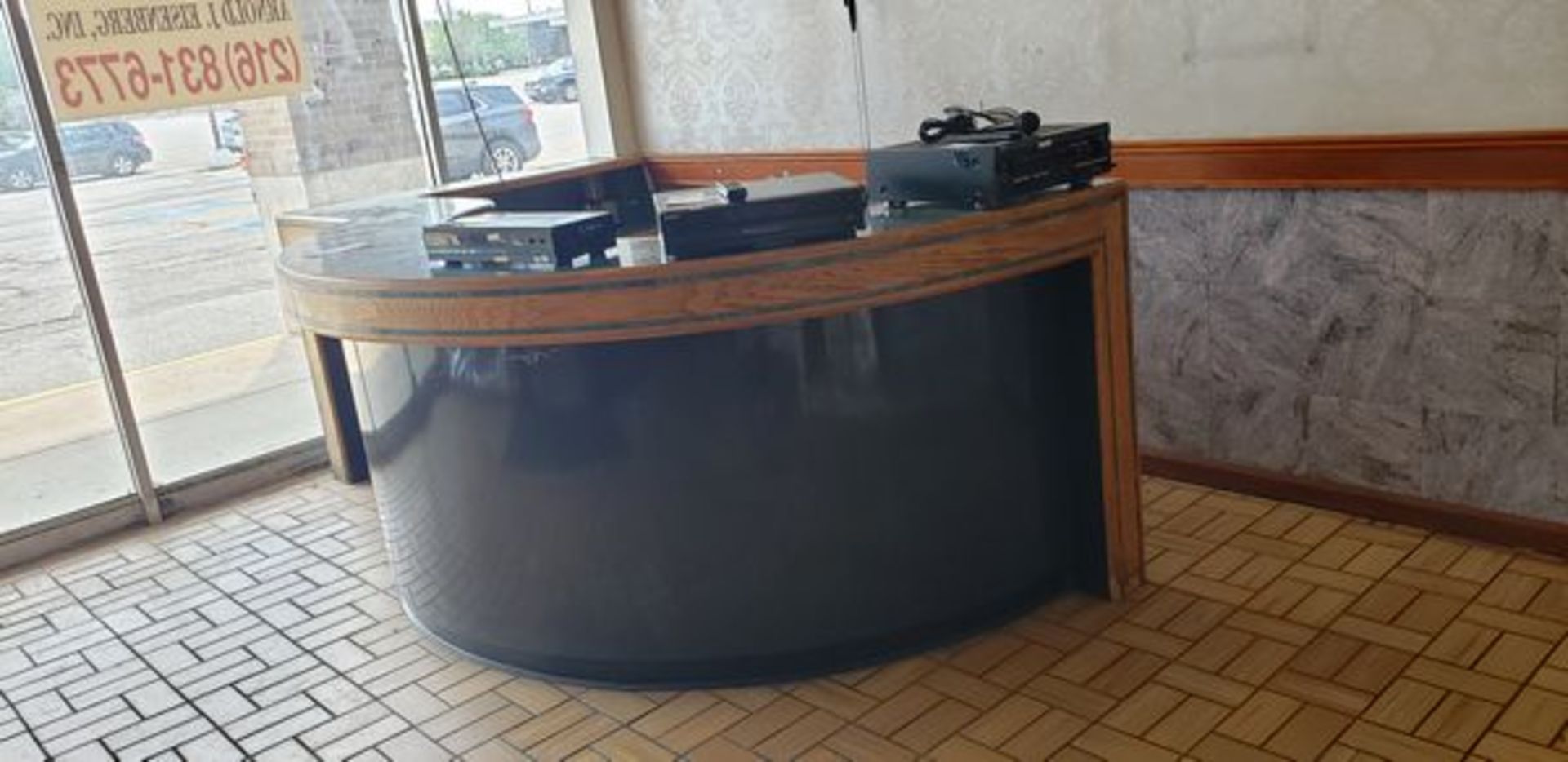 10' X 7'2" RECEPTIONIST COUNTER - L SHAPED WITH ROUND FRONT - Image 2 of 5