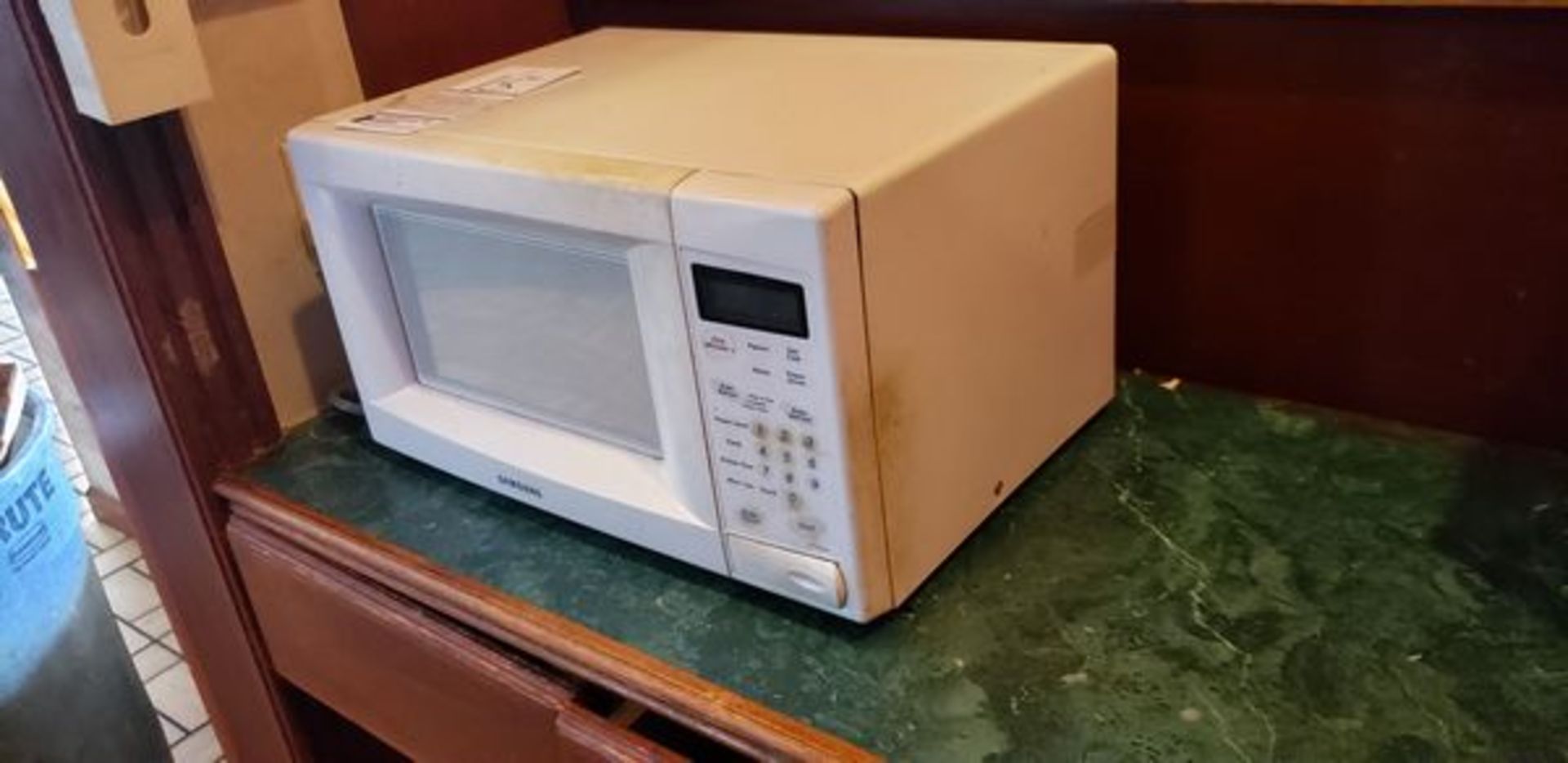 SAMSUNG MICROWAVE - Image 2 of 3