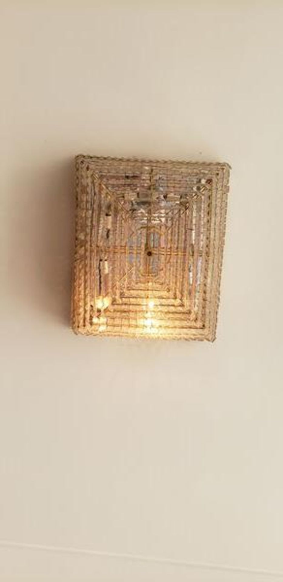 CHANDELIER (CEILING MOUNTED)