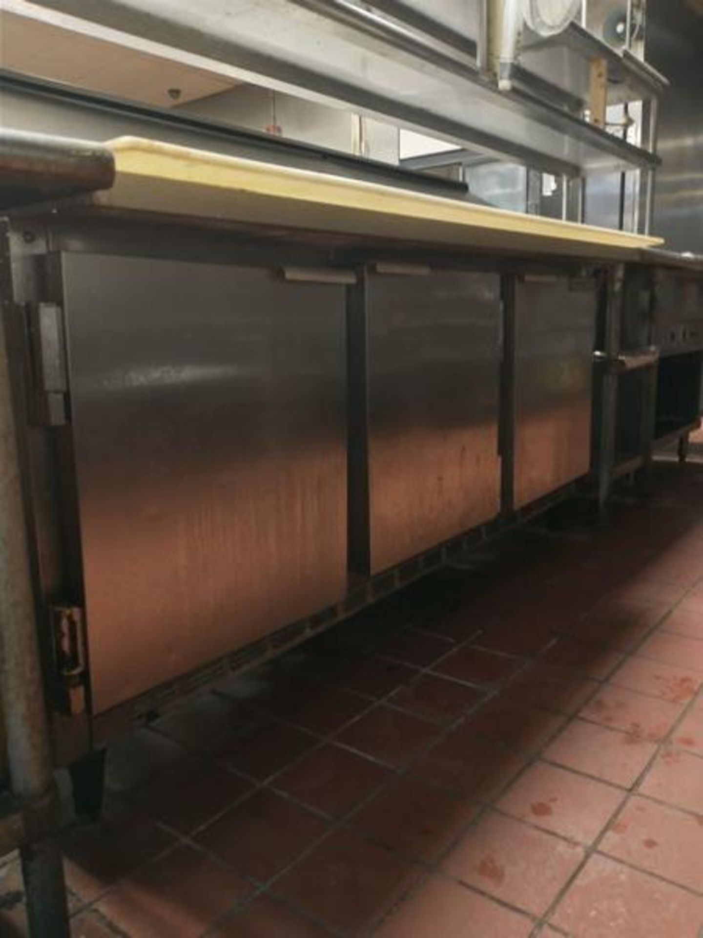 11' X 36" REFRIGERATED SANDWICH TABLE AND 6' RICE COOKING UNIT WITH DRYBIN AND OVEN SHELVES - Image 2 of 6