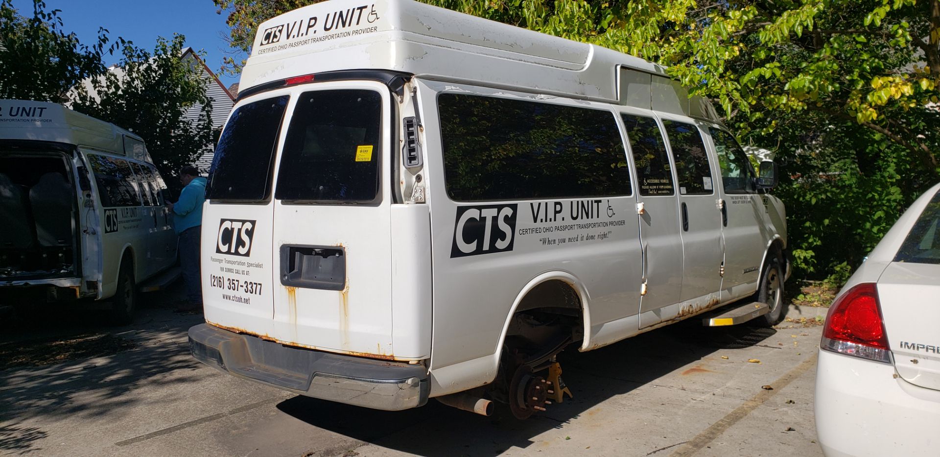 2009 CHEVROLET EXPRESS G3500 (UNIT #72) VIN # 1GBHG39K691180231 - Image 4 of 17