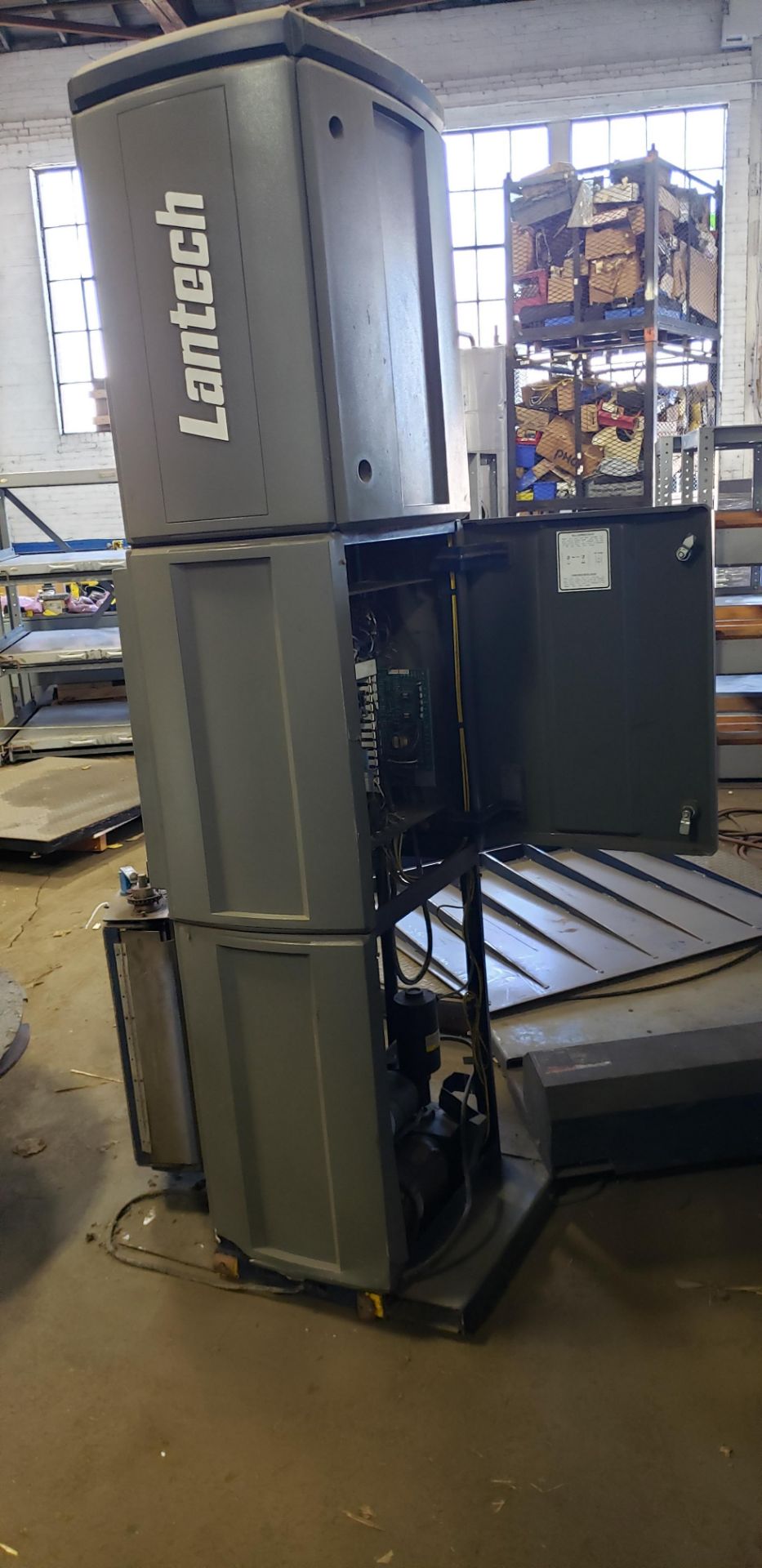LANTECH Q SERIES SHRINK WRAP MACHINE WITH EXTRA PLATFORM- NEEDS V BELT ***THIS ITEM LOCATED AT GROS - Image 6 of 8
