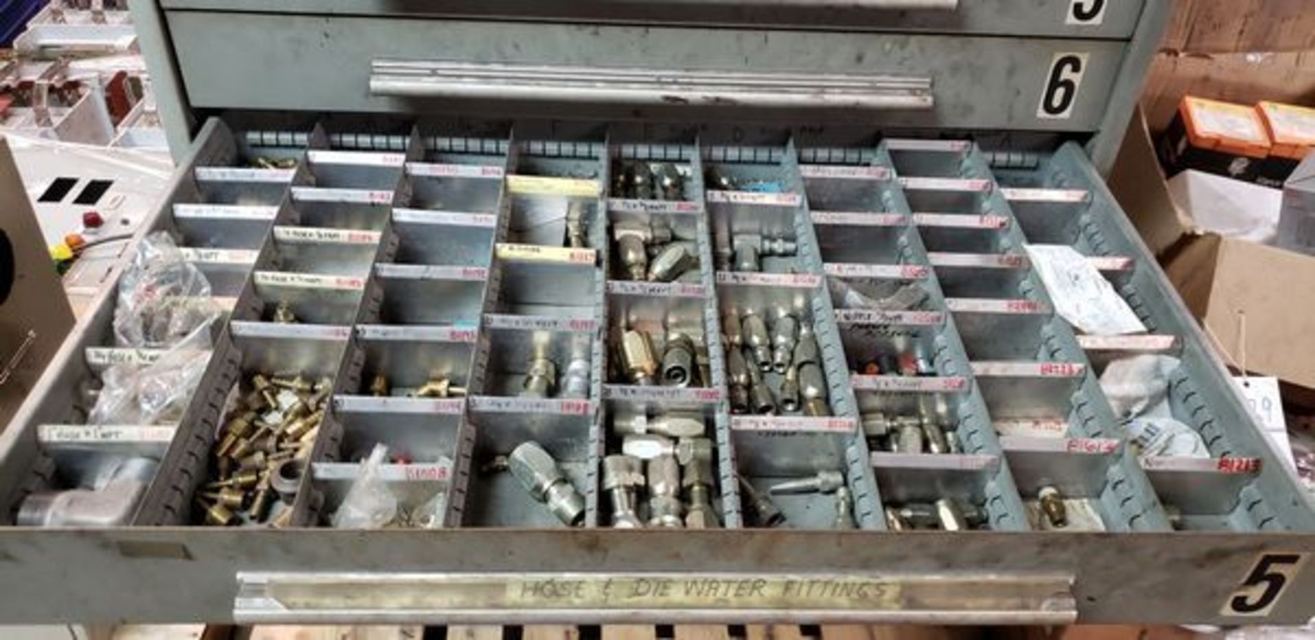 (VIDMAR TYPE) 11 DRAWER PARTS CABINET WITH CONTENTS OF FITTINGS - Image 11 of 16