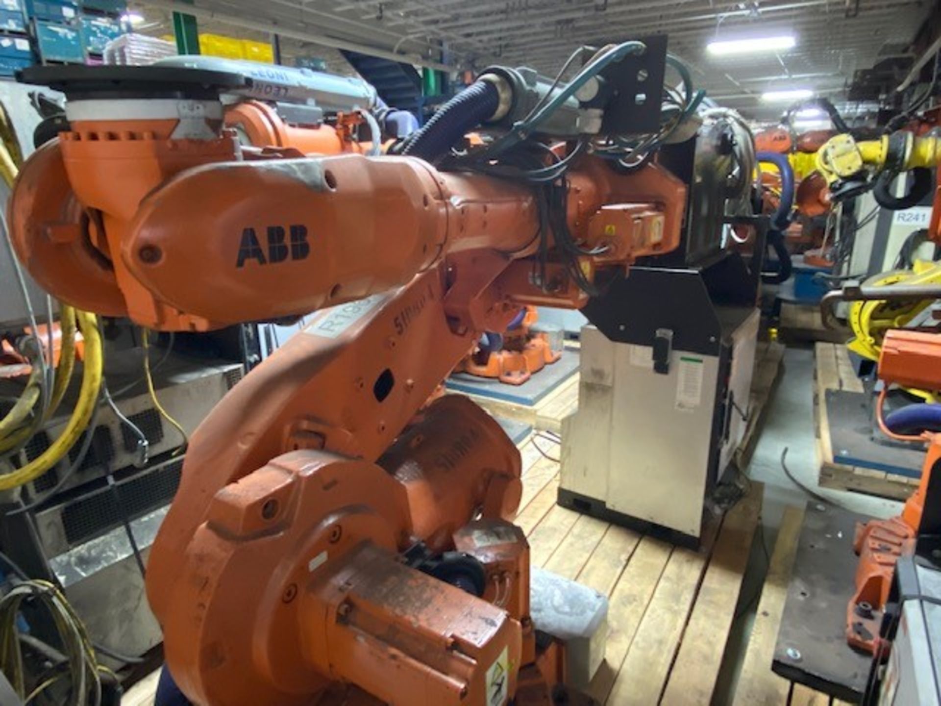 ABB ROBOT MODEL IRB 6640-235KG/2.55M WITH IRC5 CONTROL, CABLES TEACH PENDANT, LINCOLN POWERWAVE I400