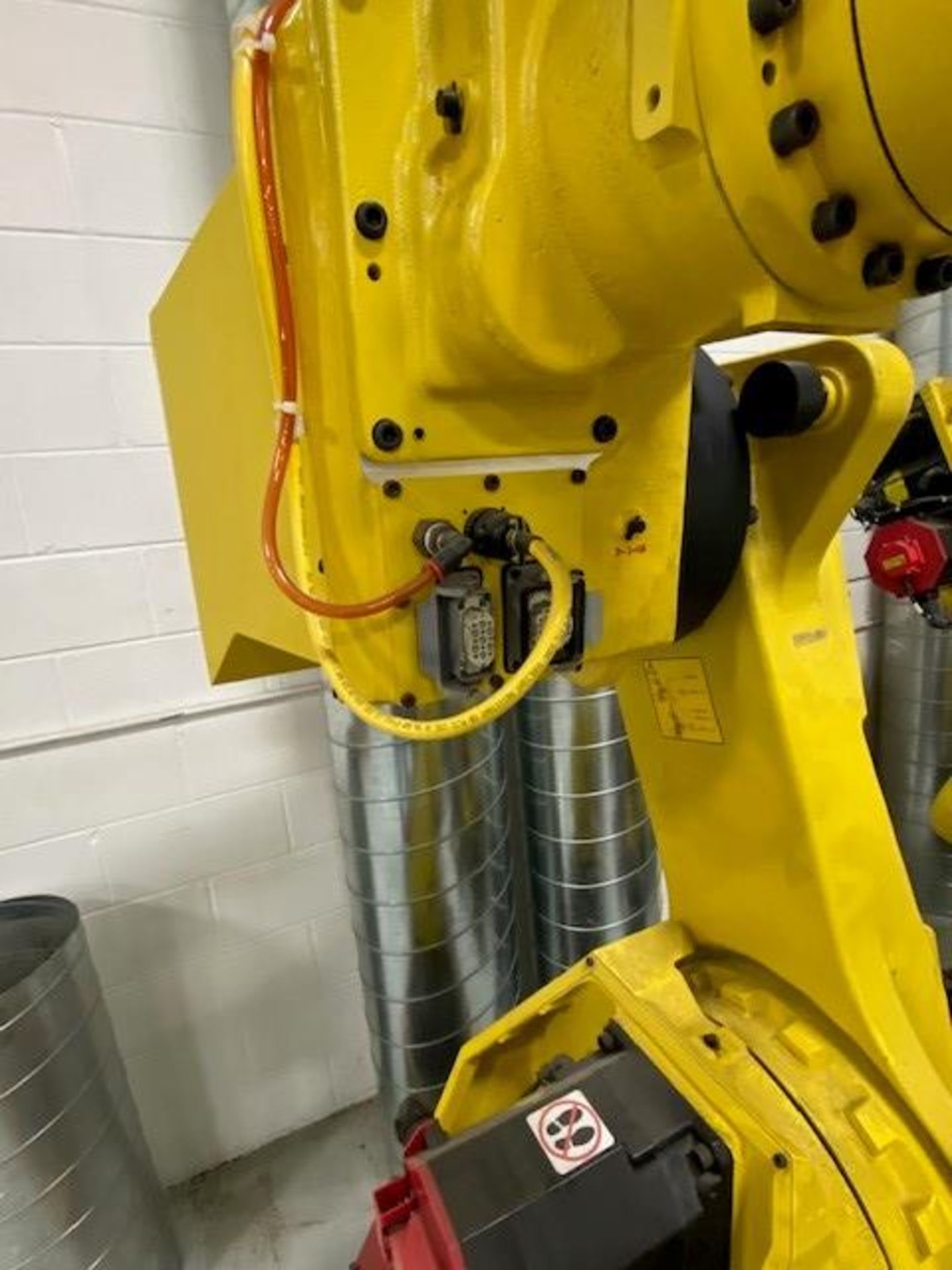 FANUC ROBOT M710iB/70 WITH R-J3IB CONTROLS, TEACH PENDANT & CABLES, ONLY 2400 HOURS - Image 3 of 9
