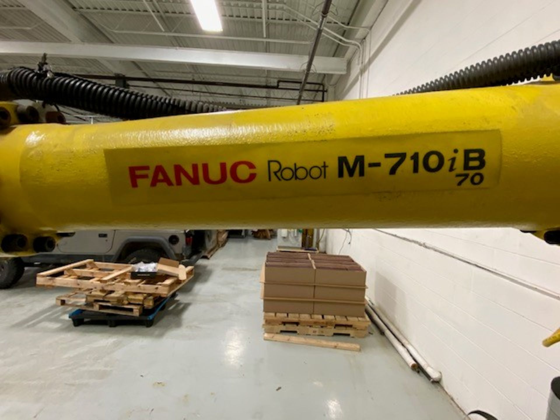 FANUC ROBOT M710iB/70 WITH R-J3IB CONTROLS, TEACH PENDANT & CABLES, ONLY 2400 HOURS - Image 2 of 9