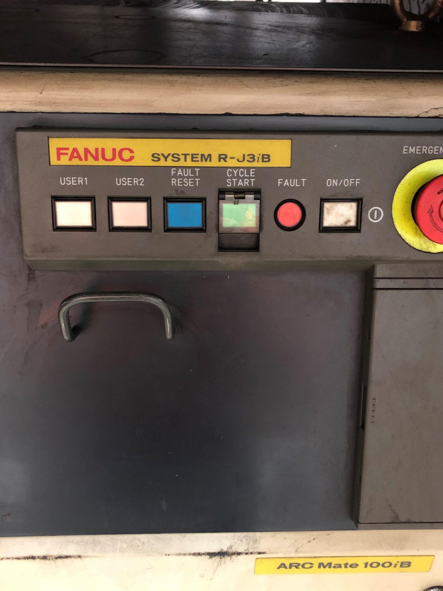 FANUC ARCMATE 100iB MIG WELDING CELL WITH A/B SIDED TABLE AND SERVO DRIVEN ROTARY TABLE ON EACH SIDE - Image 6 of 8