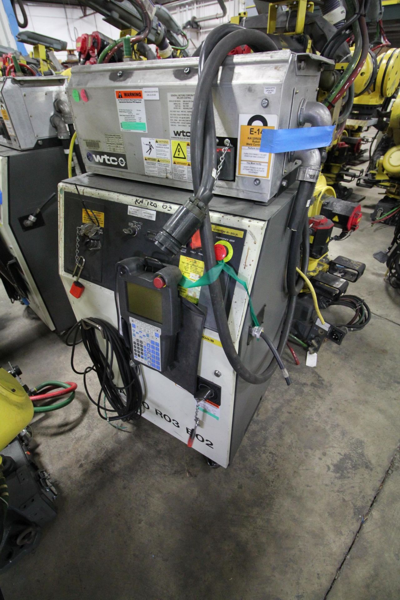 FANUC ROBOT R-2000iB/210F WITH R-30iA CONTROL, CABLES & TEACH PENDANT, YEAR 2009 - Image 3 of 7