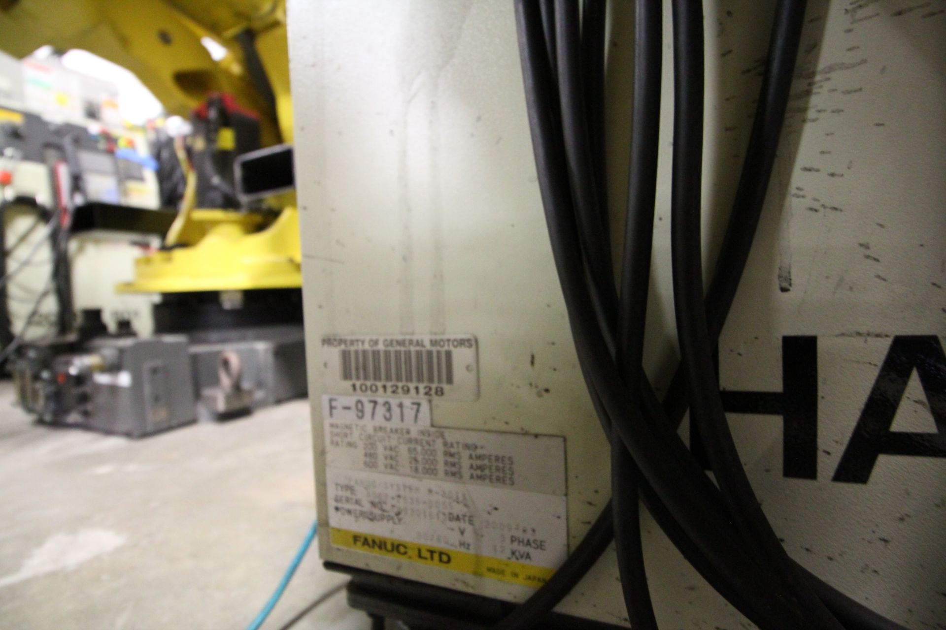 FANUC ROBOT R-2000iB/210F WITH R-30iA CONTROL, CABLES & TEACH PENDANT, YEAR 2009 - Image 7 of 8