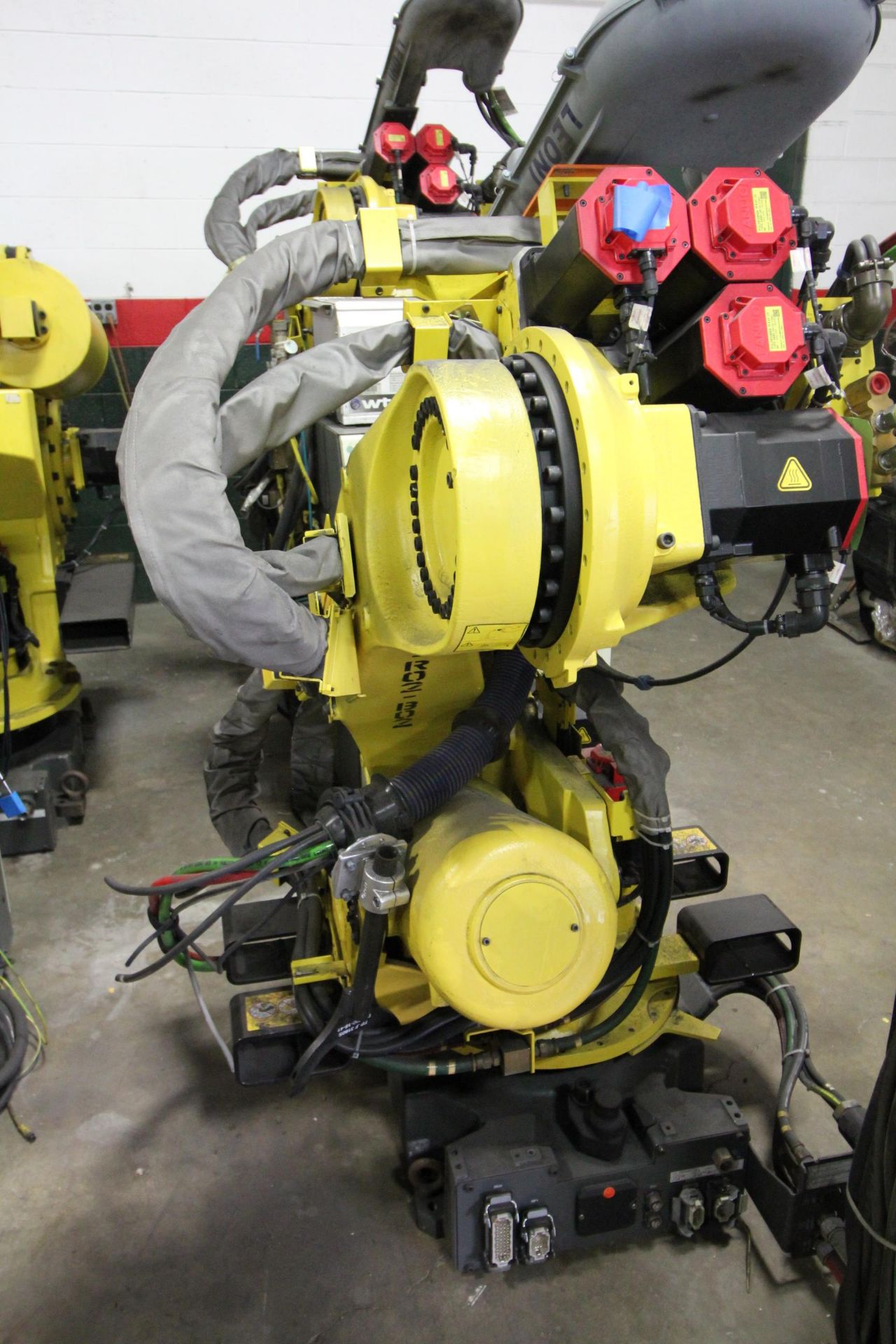 FANUC ROBOT R-2000iB/210F WITH R-30iA CONTROL, CABLES & TEACH PENDANT, YEAR 2014 - Image 2 of 7