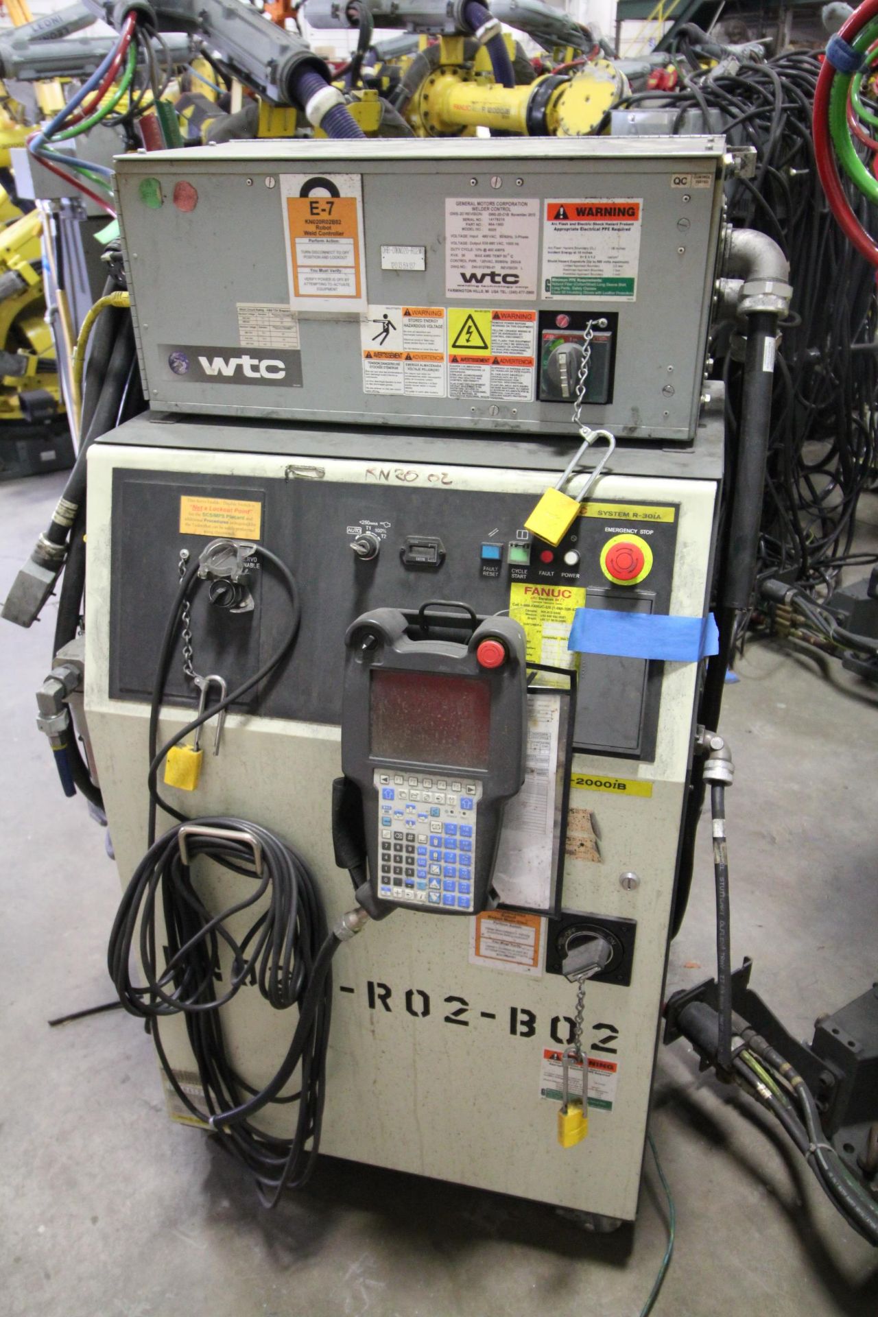 FANUC ROBOT R-2000iB/210F WITH R-30iA CONTROL, CABLES & TEACH PENDANT, YEAR 2014 - Image 3 of 7