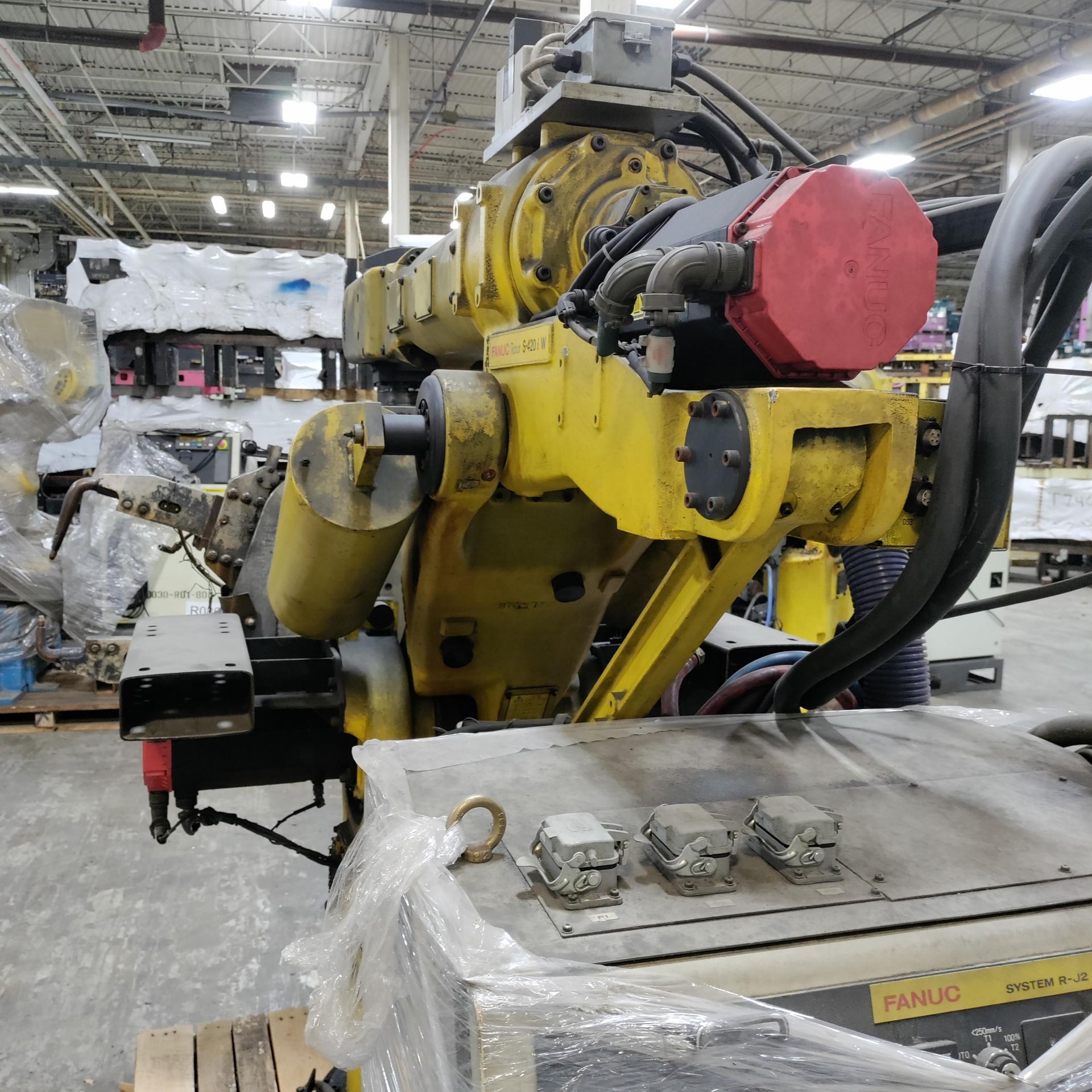 FANUC ROBOT S-420iW SN F-44166 WITH R-J2 CONTROL - Image 4 of 7