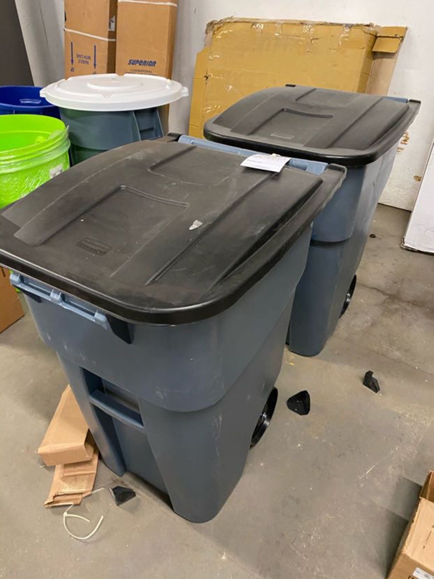 WHEELED TRASH CANS