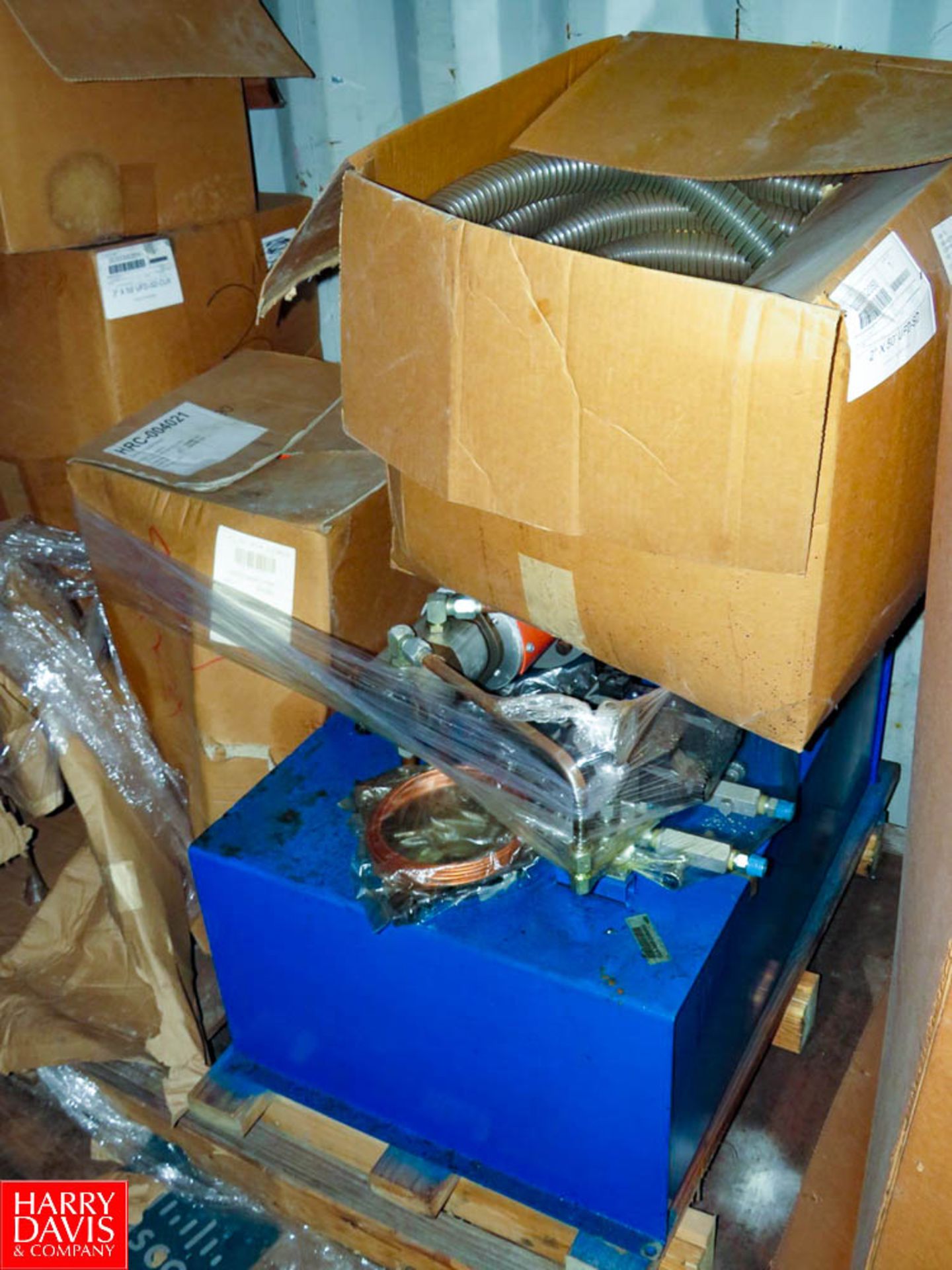 Contents of Connex to Include: Assorted Flexable Ducting - Image 2 of 4